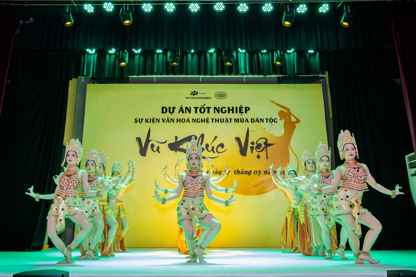 Tiết mục múa Chăm. Tiết mục múa Chăm.