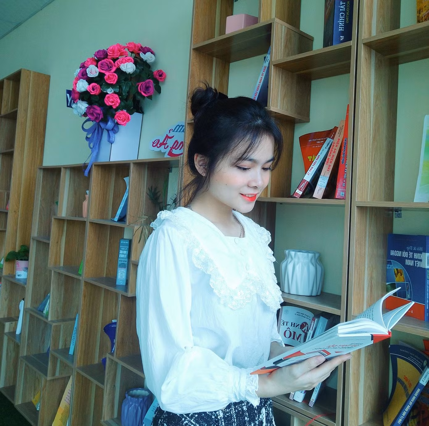 Thảo Hiền luôn giữ thói quen và sở thích đọc sách.