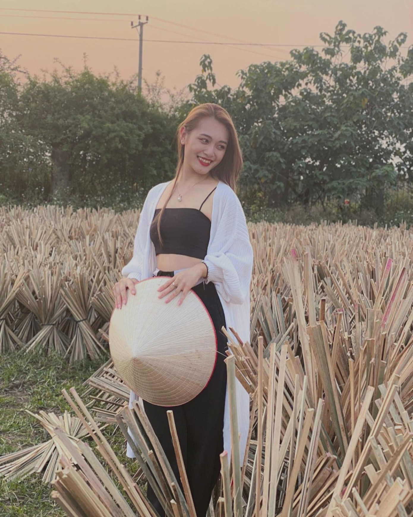 Một số hình ảnh khác ngoài đời của Hà Anh.