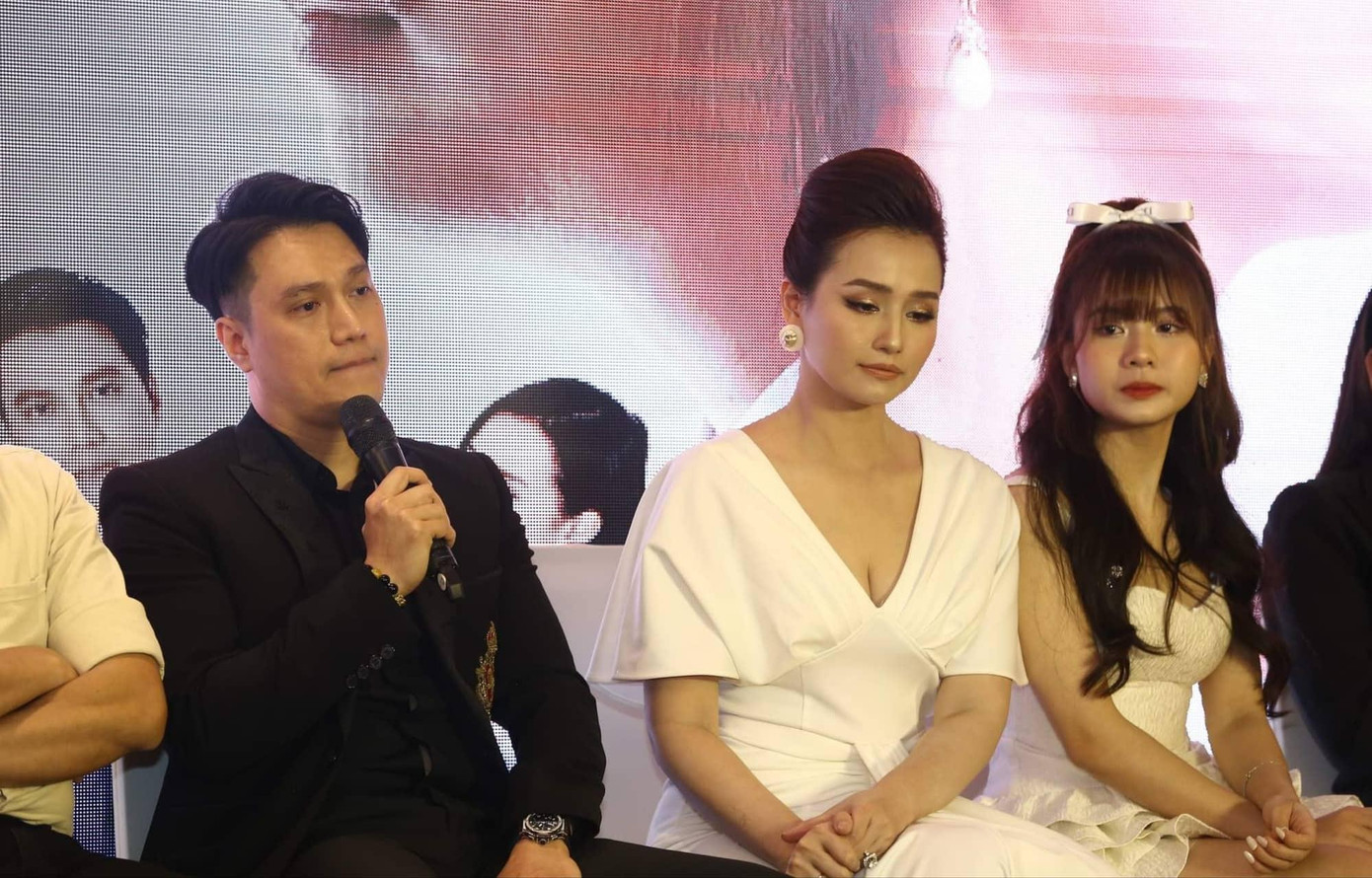 Việt Anh xúc động khi nhắc tới con gái của mình.