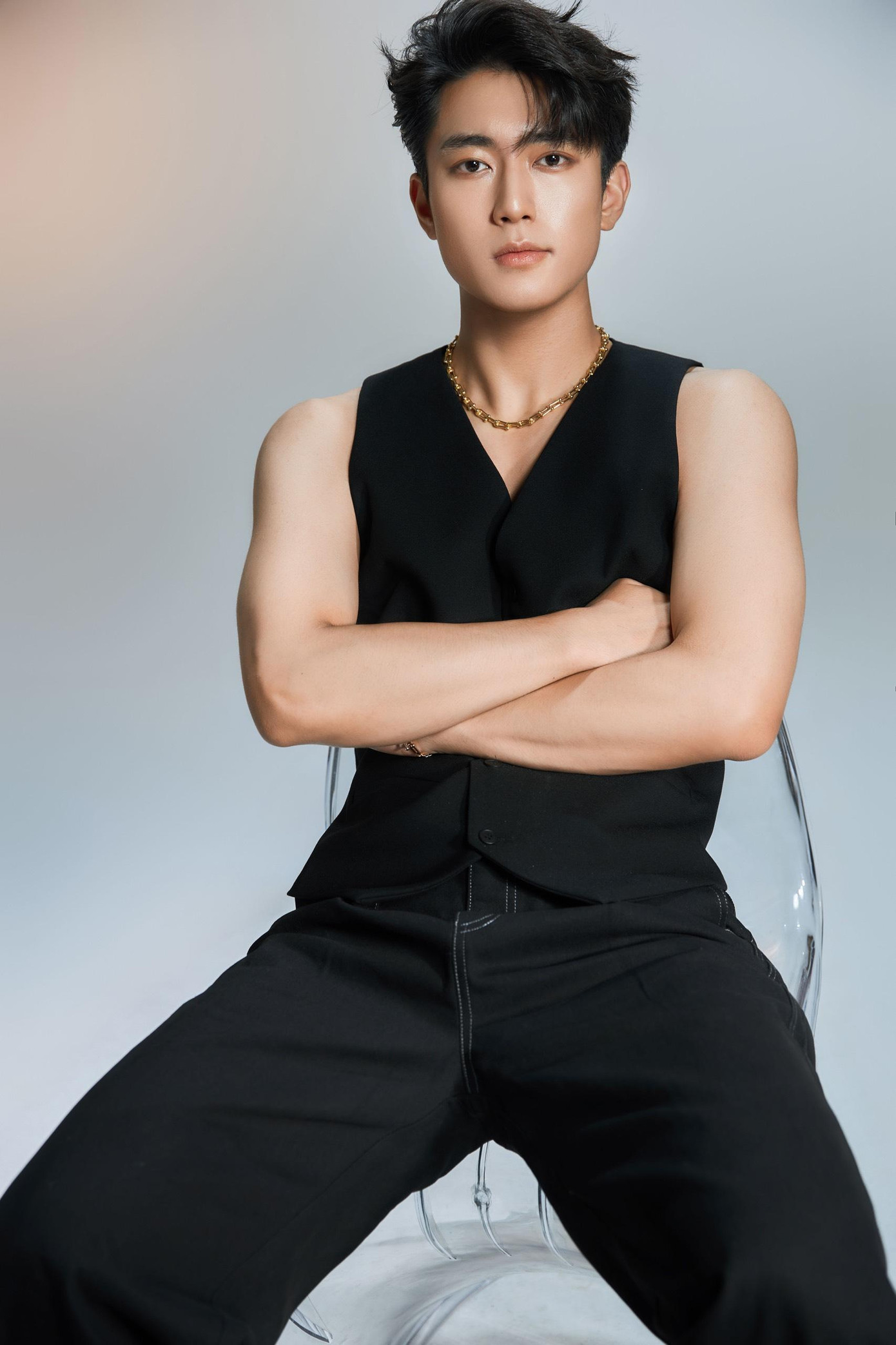 Sở hữu nét đẹp chuẩn "nam thần", bên cạnh công việc học, Minh Hiếu còn được biết đến là người mẫu ảnh tự do. Sở hữu nét đẹp chuẩn "nam thần", bên cạnh công việc học, Minh Hiếu còn được biết đến là người mẫu ảnh tự do.