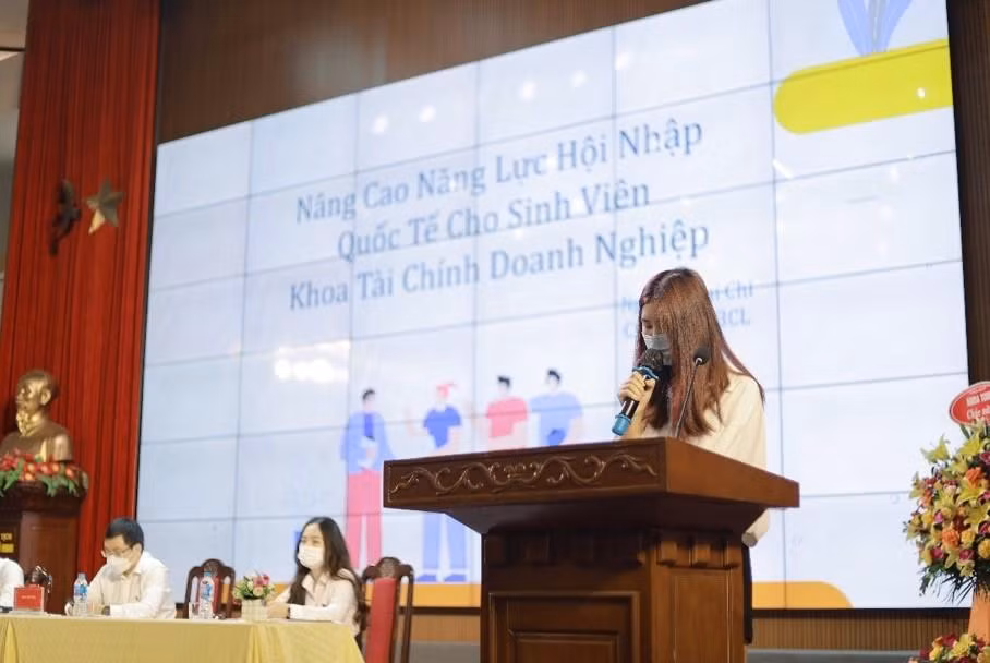 Đại biểu tham gia Hội nghị có những bài tham luận đóng góp ý kiến.
