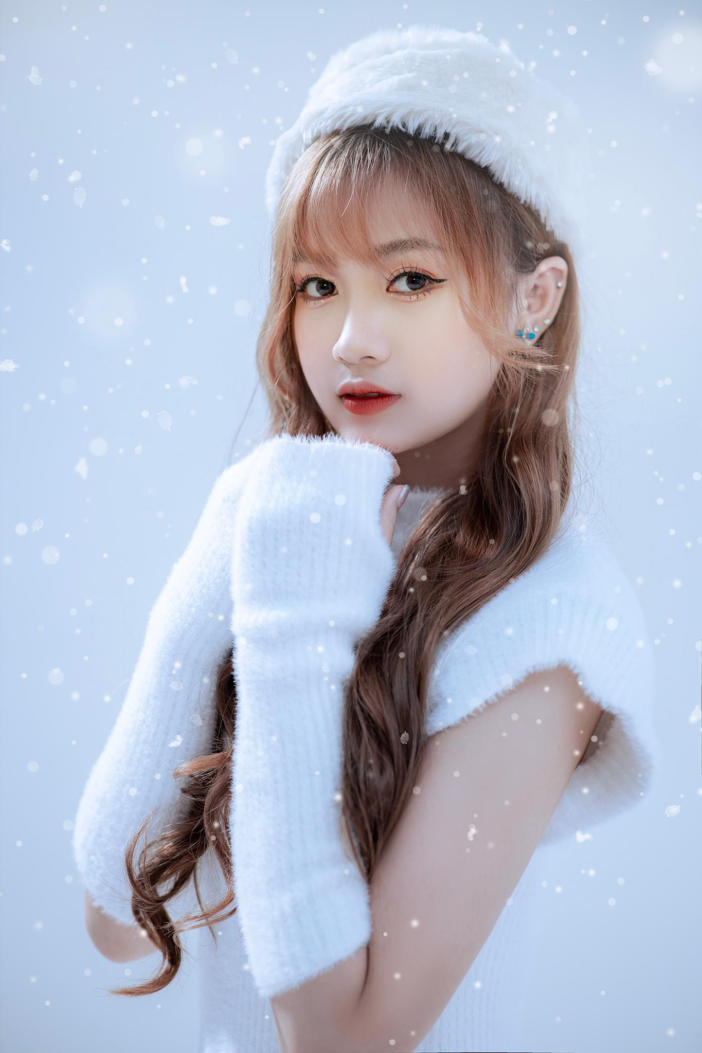 Phan Thị Huỳnh Hương (sinh năm 2000) hiện đang là người mẫu ảnh tự do.