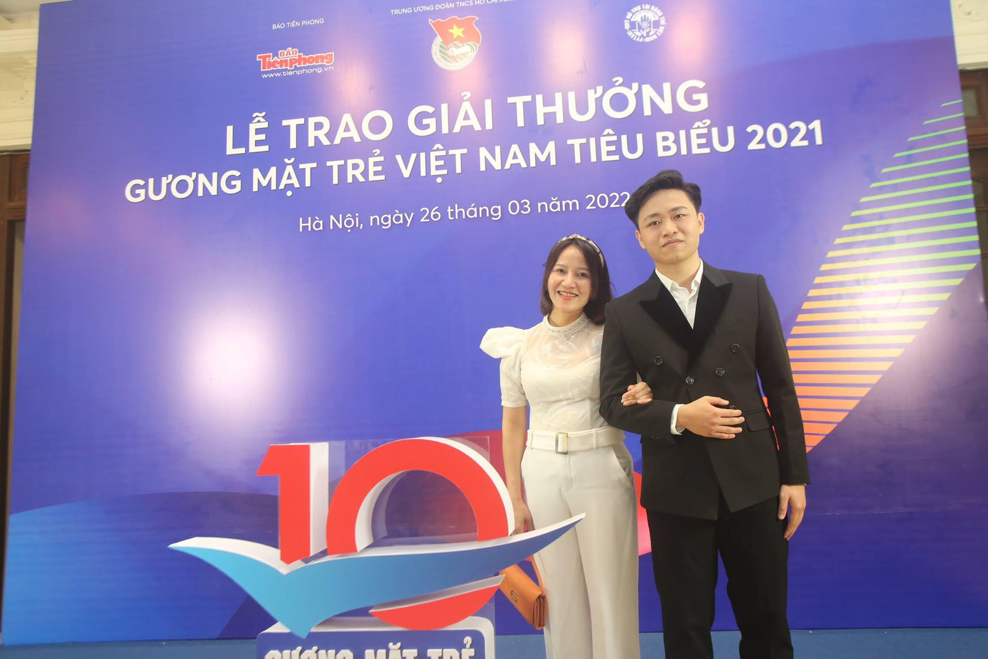 Ngọc Hà và mẹ tại Lễ trao giải thưởng Gương mặt trẻ Việt Nam tiêu biểu năm 2021. Ngọc Hà và mẹ tại Lễ trao giải thưởng Gương mặt trẻ Việt Nam tiêu biểu năm 2021.