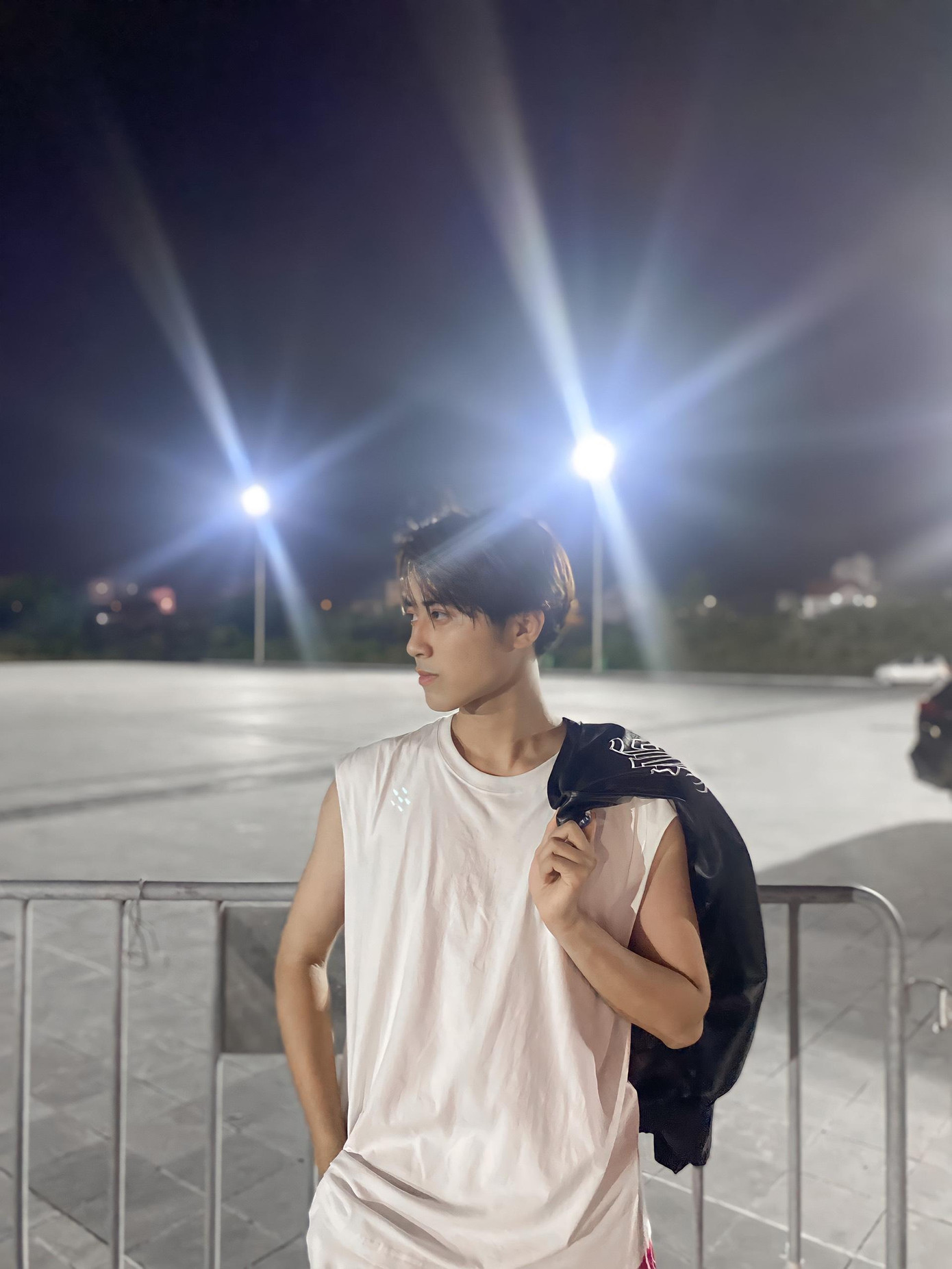 Thái Huy là leader đội nhảy NDC, tích cực tham gia các hoạt động ngoại khóa của trường, các hoạt động văn nghệ của thành phố…