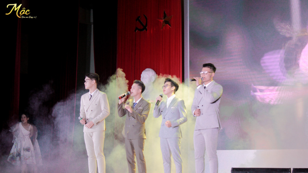 Em không lẻ loi - bài hát chủ đề của chương trình Đêm mùa đông #2 chứa đựng nhiều cảm xúc thăng hoa (Ảnh: BTC). Em không lẻ loi - bài hát chủ đề của chương trình Đêm mùa đông #2 chứa đựng nhiều cảm xúc thăng hoa (Ảnh: BTC).