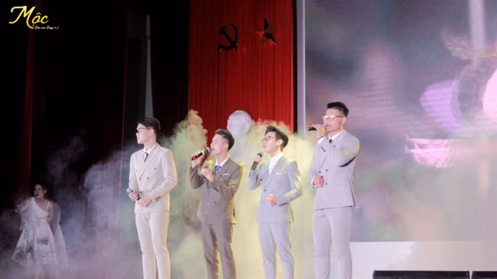 Em không lẻ loi - bài hát chủ đề của chương trình Đêm mùa đông #2 chứa đựng nhiều cảm xúc thăng hoa (Ảnh: BTC). Em không lẻ loi - bài hát chủ đề của chương trình Đêm mùa đông #2 chứa đựng nhiều cảm xúc thăng hoa (Ảnh: BTC).