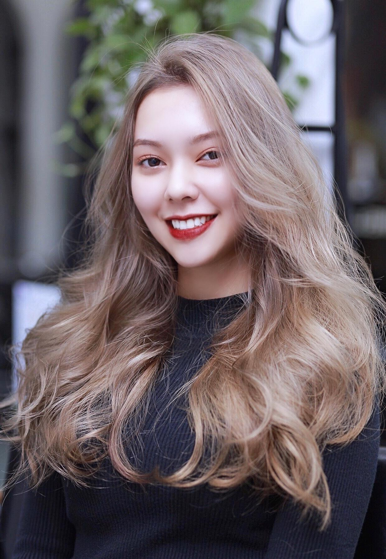 Hà Bùi - Cô gái đến từ Hải Phòng. Hà Bùi - Cô gái đến từ Hải Phòng.