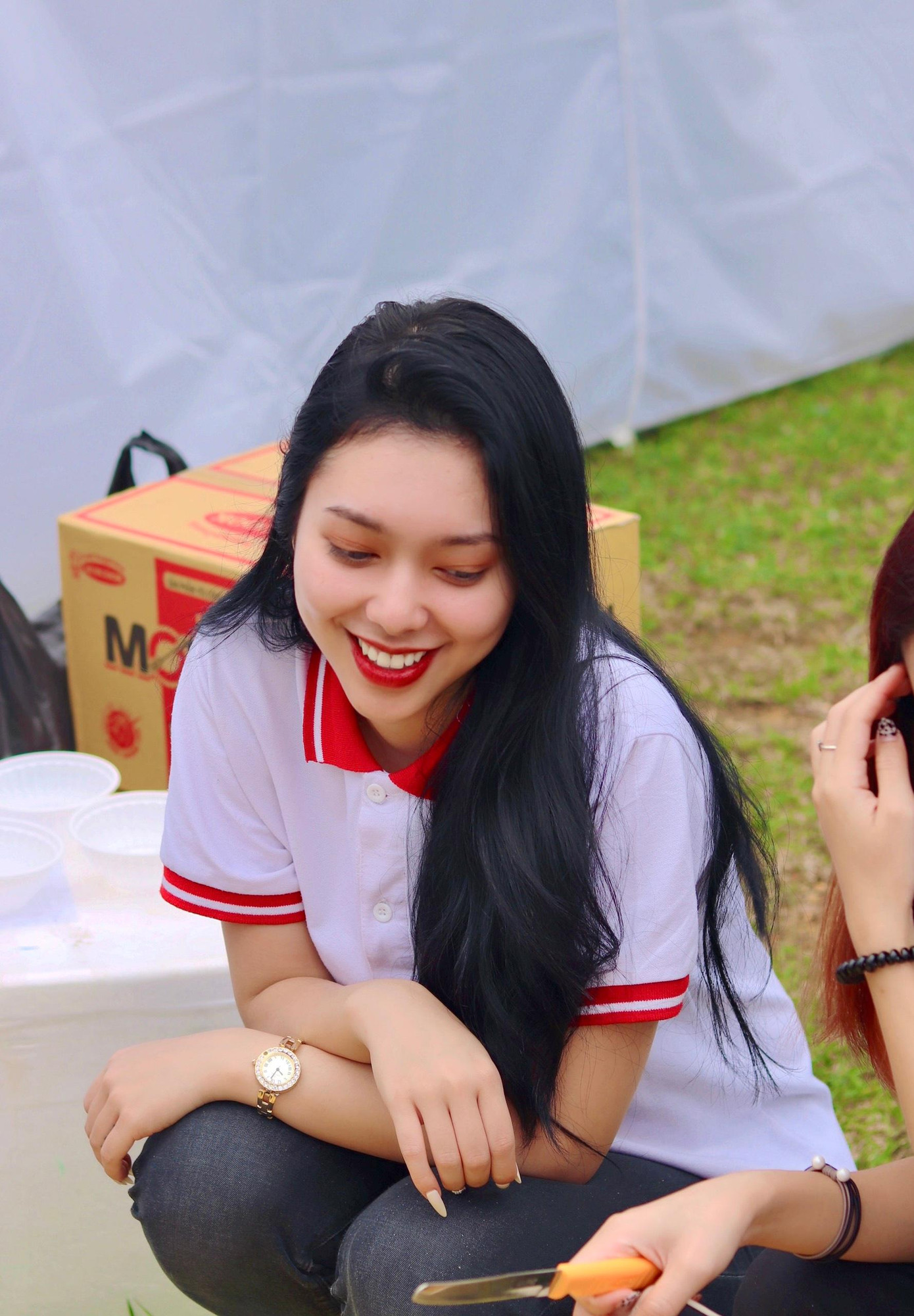 Cô muốn làm công việc cực một chút để biết quý trọng đồng tiền, để biết thương ba mẹ hơn. Cô muốn làm công việc cực một chút để biết quý trọng đồng tiền, để biết thương ba mẹ hơn.