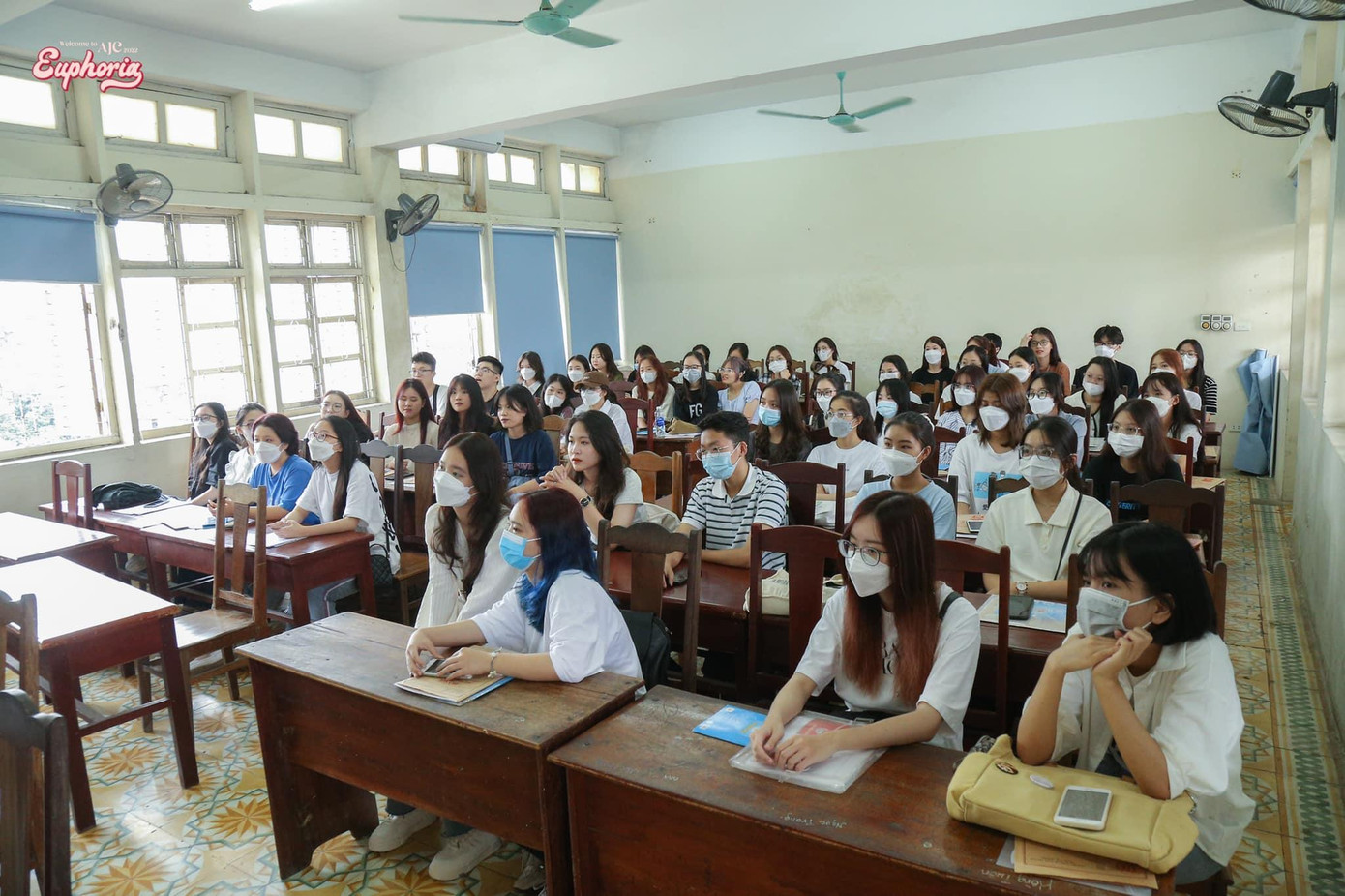 Check-in tại lớp là một trong những hoạt động truyền thông offline đặc sắc của Welcome to AJC 2022 - EUPHORIA.