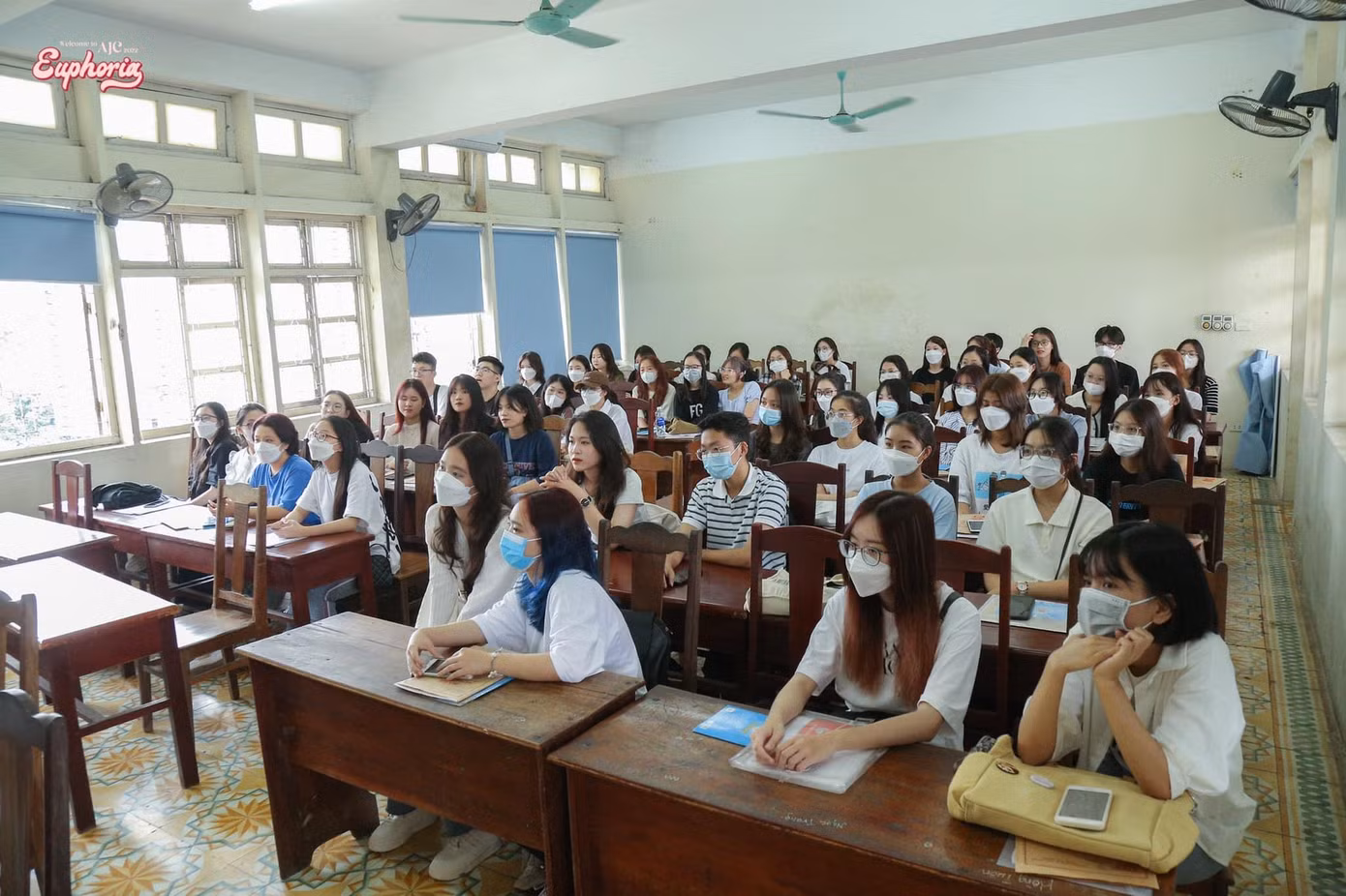 Check-in tại lớp là một trong những hoạt động truyền thông offline đặc sắc của Welcome to AJC 2022 - EUPHORIA. Check-in tại lớp là một trong những hoạt động truyền thông offline đặc sắc của Welcome to AJC 2022 - EUPHORIA.