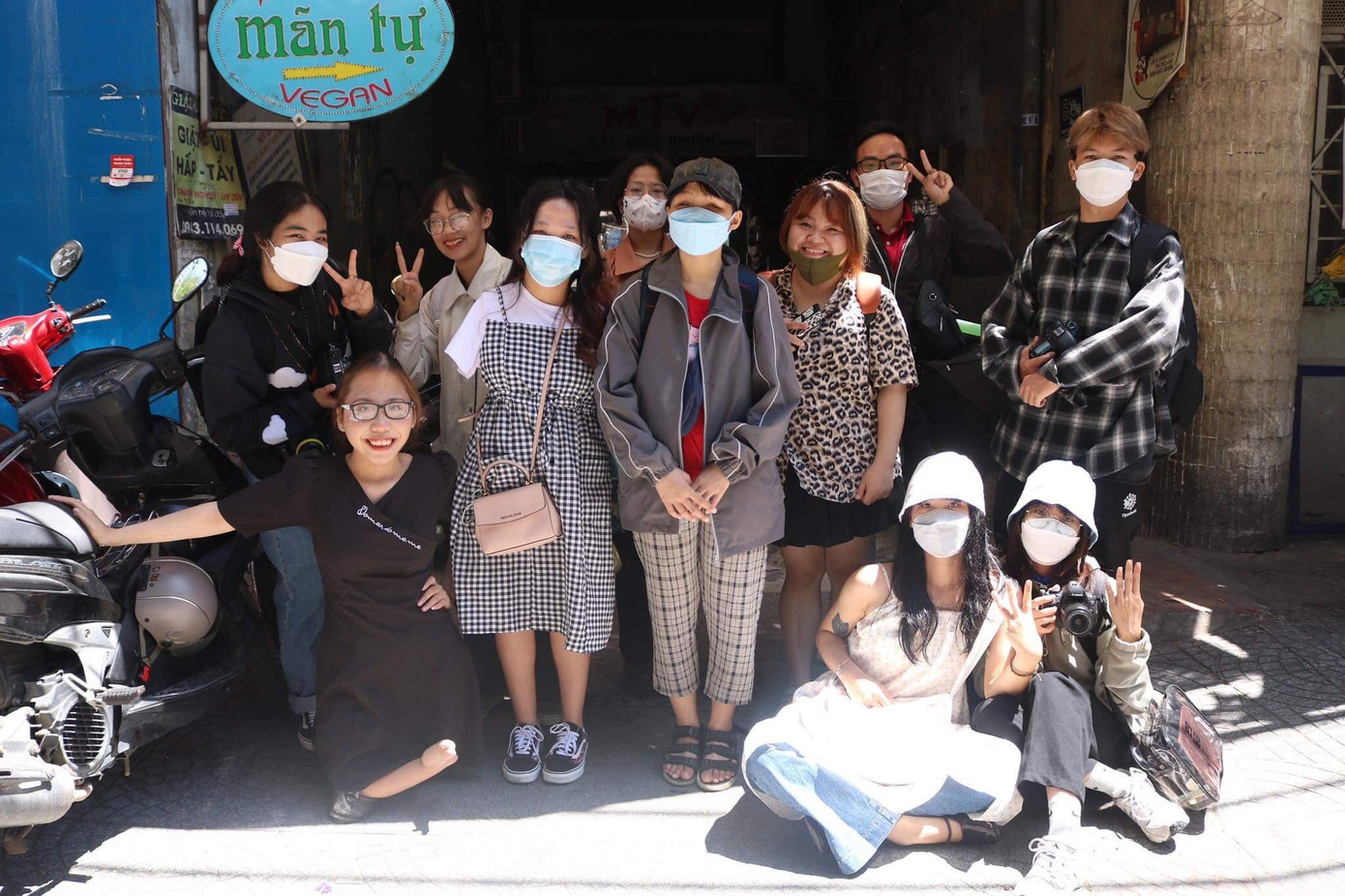 Đa số các bạn thành viên đều là sinh viên chuyên ngành Giáo dục đặc biệt (Một ngành dạy học cho trẻ khuyết tật như: Khiếm thính, khiếm thị, tăng động, tự kỉ, chậm phát triển,..).