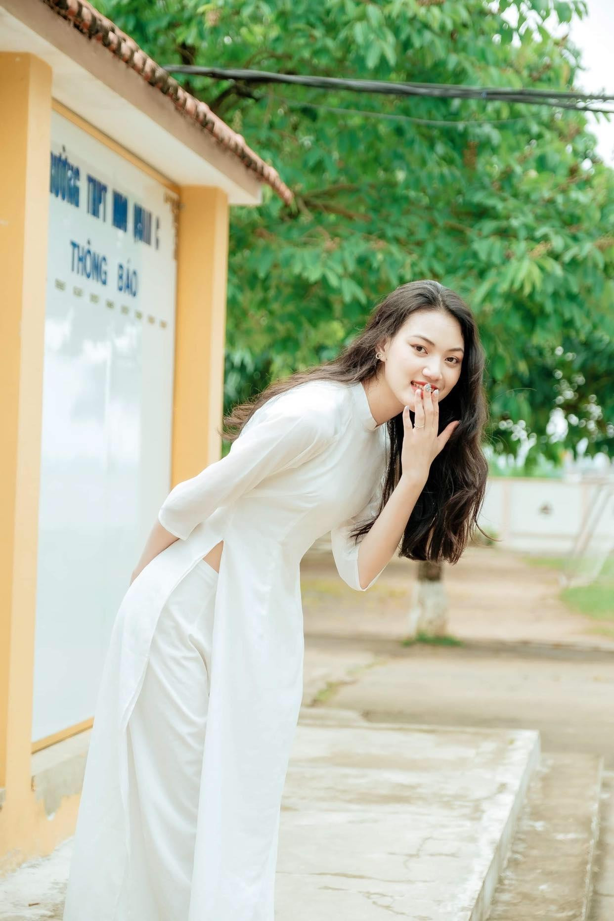 Chang luôn tâm niệm “tôn trọng quá khứ, trân trọng hiện tại và hướng tới tương lai”, sống trọn vẹn từng phút giây để sau này không ai phải nói “giá như...”. Chang luôn tâm niệm “tôn trọng quá khứ, trân trọng hiện tại và hướng tới tương lai”, sống trọn vẹn từng phút giây để sau này không ai phải nói “giá như...”.