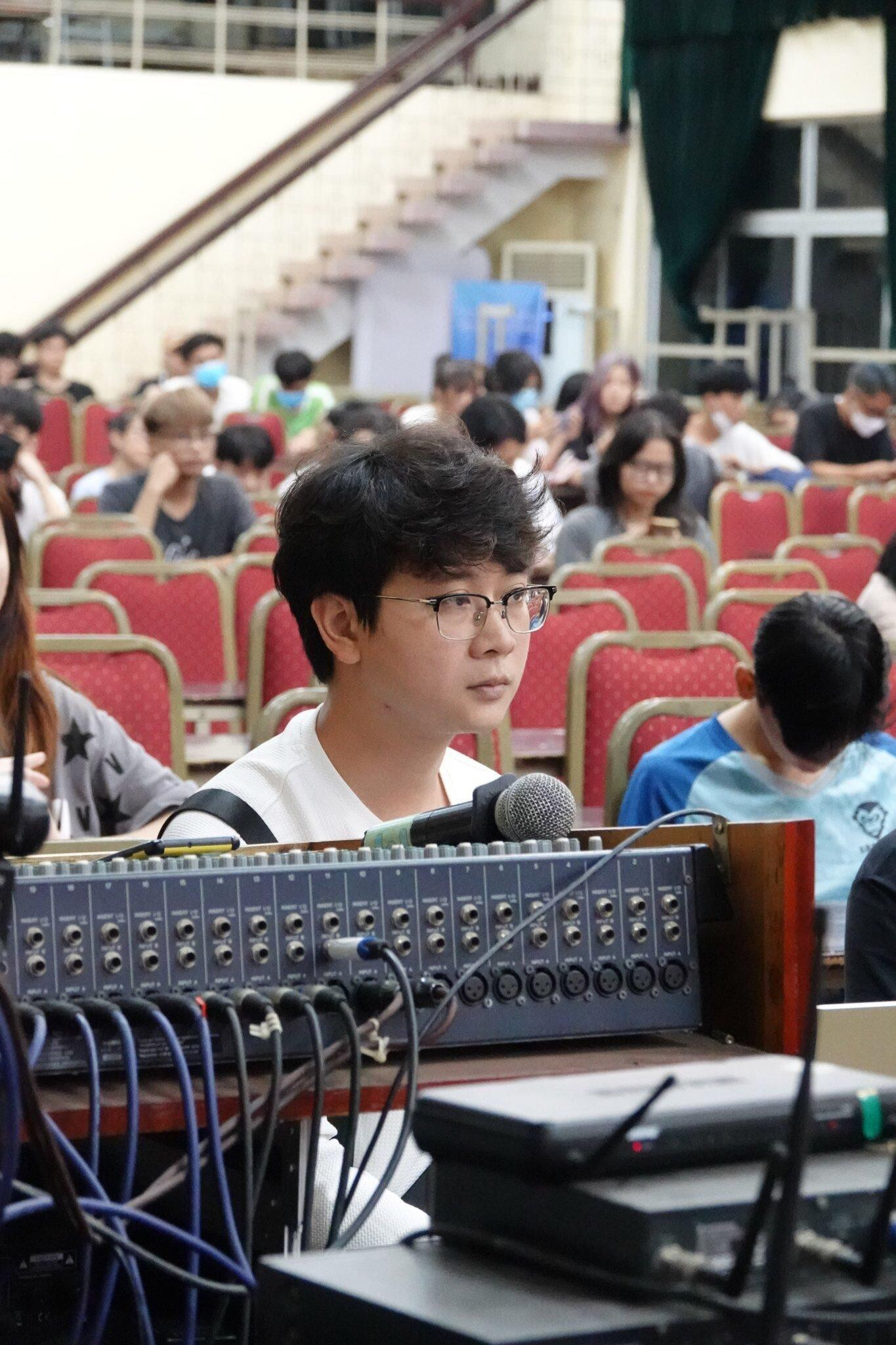 Thông điệp Tiến muốn gửi đến mọi người đó là: “Chăm chỉ hết mình vì công việc và học tập”.