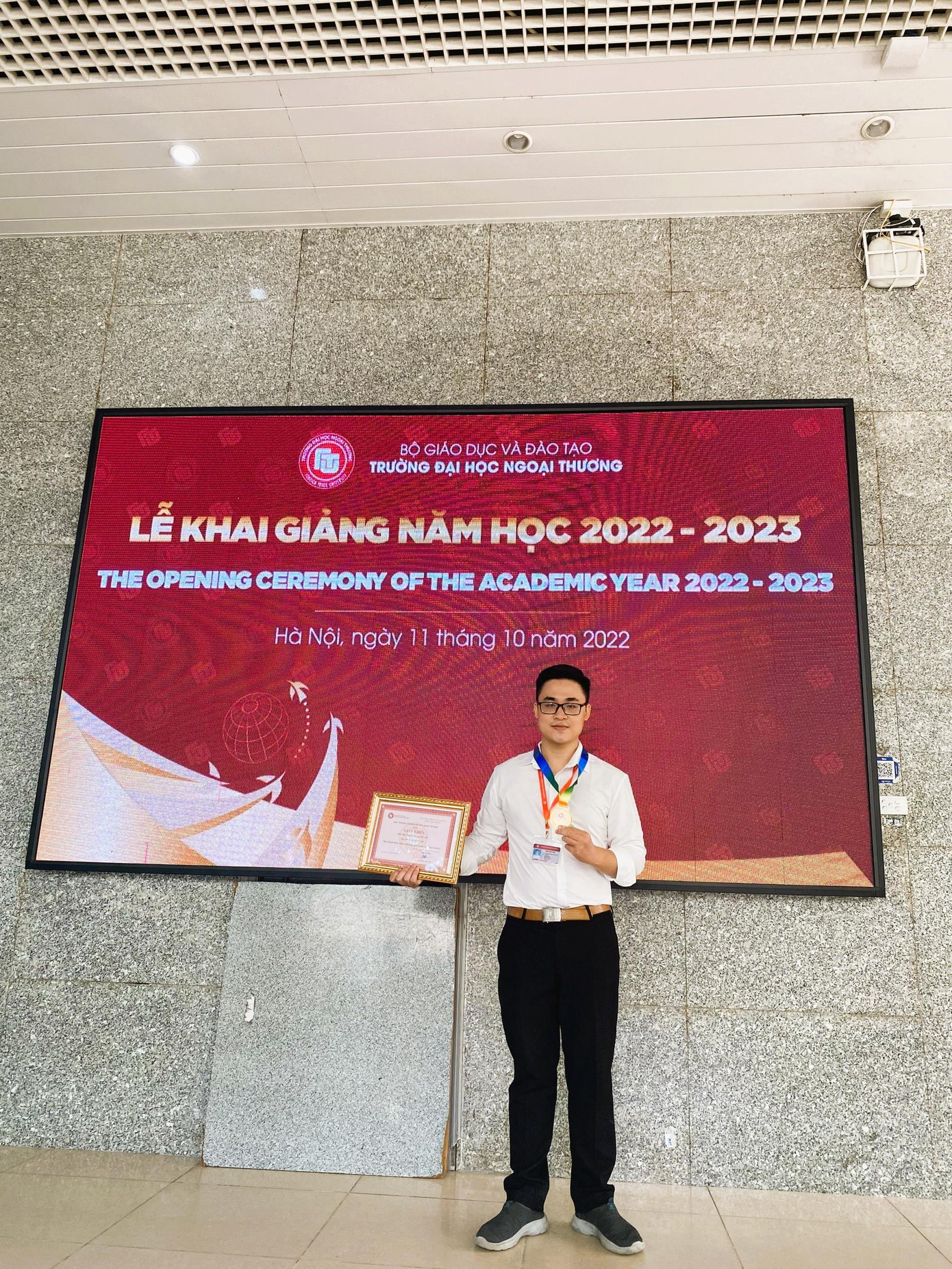 Việt Anh là sinh viên tiêu biểu. Việt Anh là sinh viên tiêu biểu.