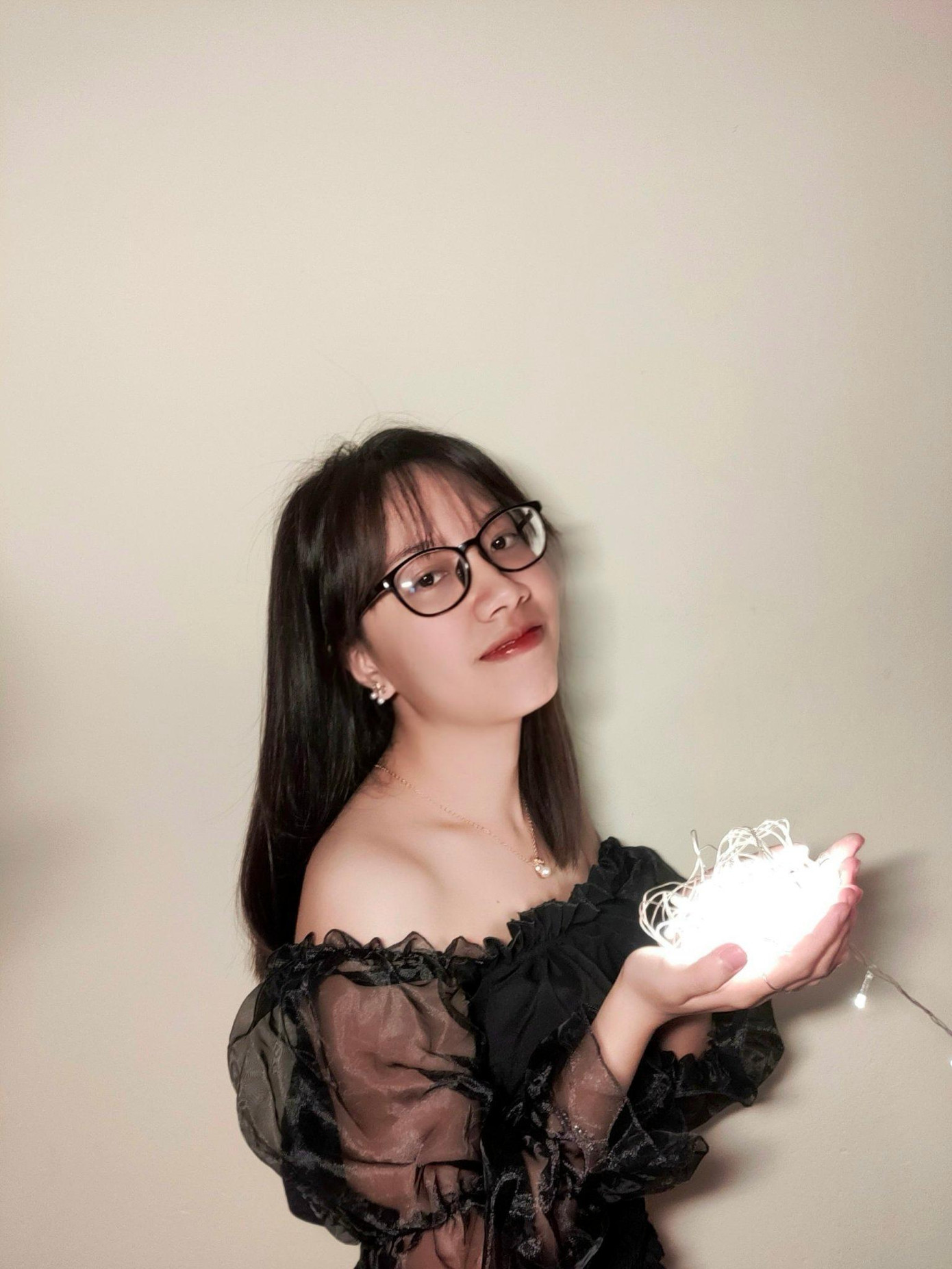 Hương sinh ra và lớn lên tại Ý Yên - Nam Định. Hương sinh ra và lớn lên tại Ý Yên - Nam Định.