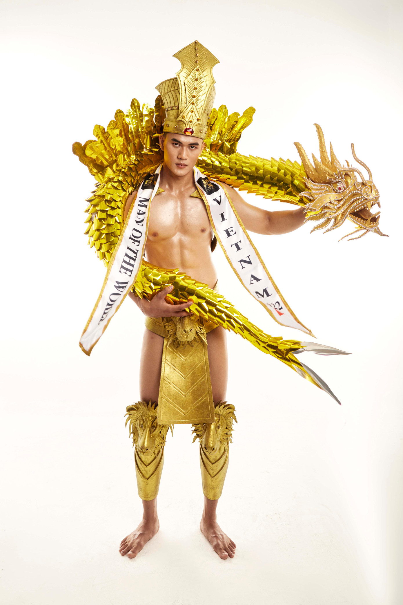 Hữu Anh hóa Chiến binh Rồng đi thi Nam vương Thế giới 2022.