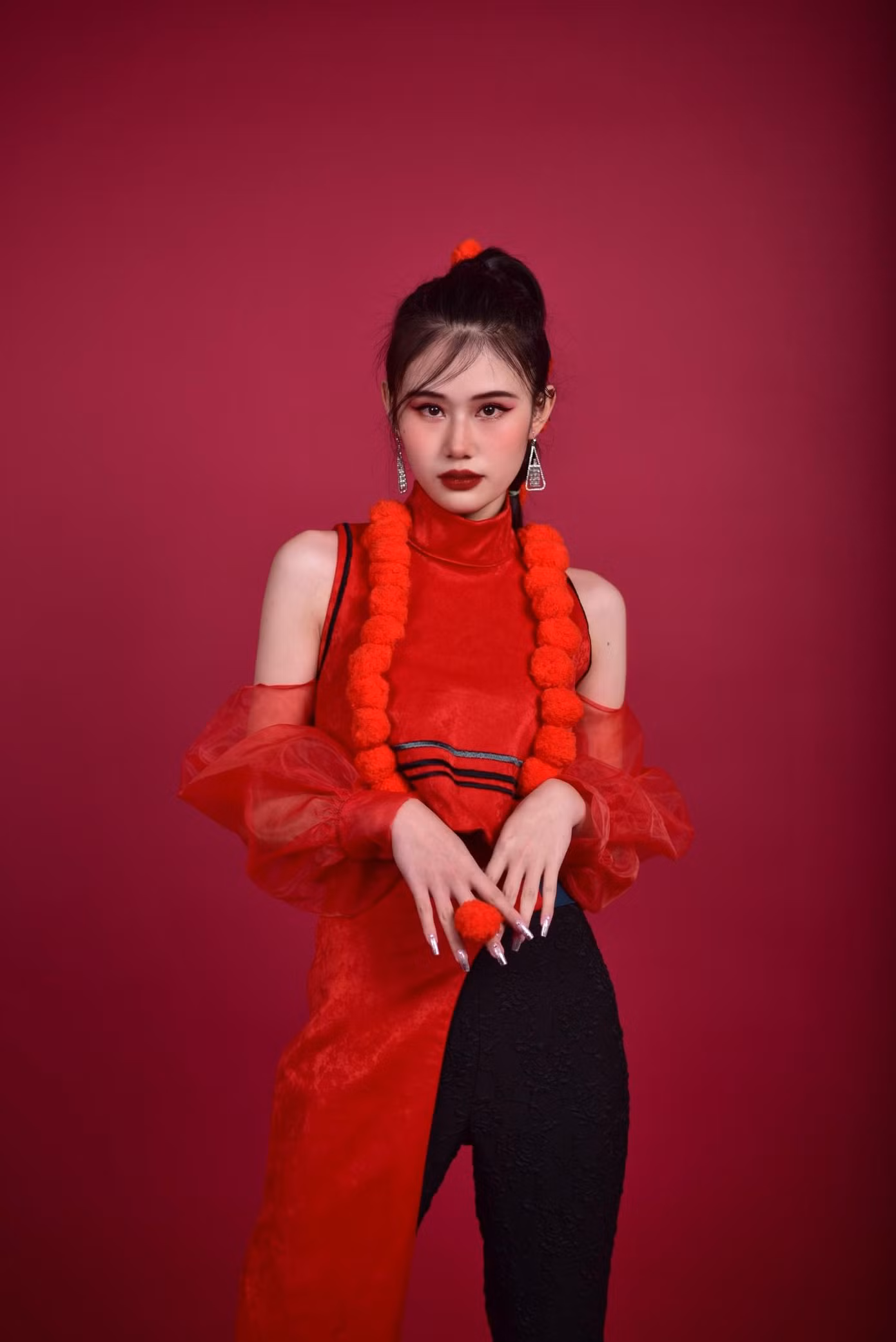 Với Ngân Hà hạnh phúc nhất là khi biến được ý tưởng trong đầu thành những bộ sưu tập trang phục thực tế. Với Ngân Hà hạnh phúc nhất là khi biến được ý tưởng trong đầu thành những bộ sưu tập trang phục thực tế.