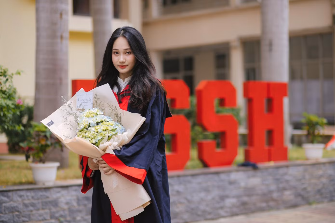 Mùa hè này, Tú Anh sẽ chính thức trở thành tân cử nhân ngành Khoa học quản lý.