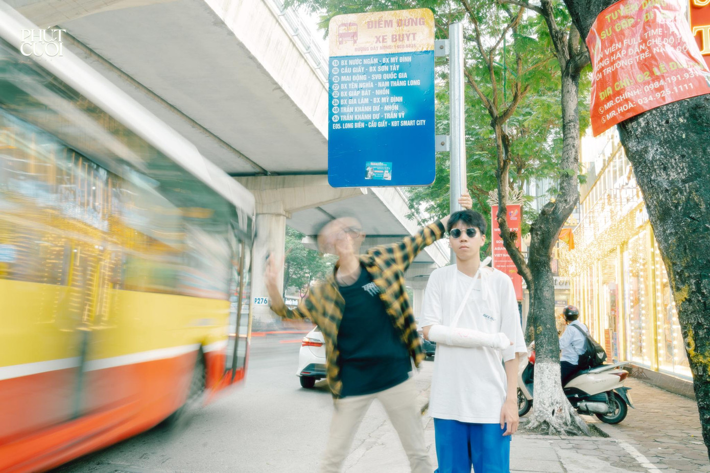 Dù chưa thể mở lòng đón nhận nhau bởi những tổn thương dang dở nhưng chuyến xe trên hành trình tuổi trẻ sẽ không còn đơn độc nữa. Dù chưa thể mở lòng đón nhận nhau bởi những tổn thương dang dở nhưng chuyến xe trên hành trình tuổi trẻ sẽ không còn đơn độc nữa.