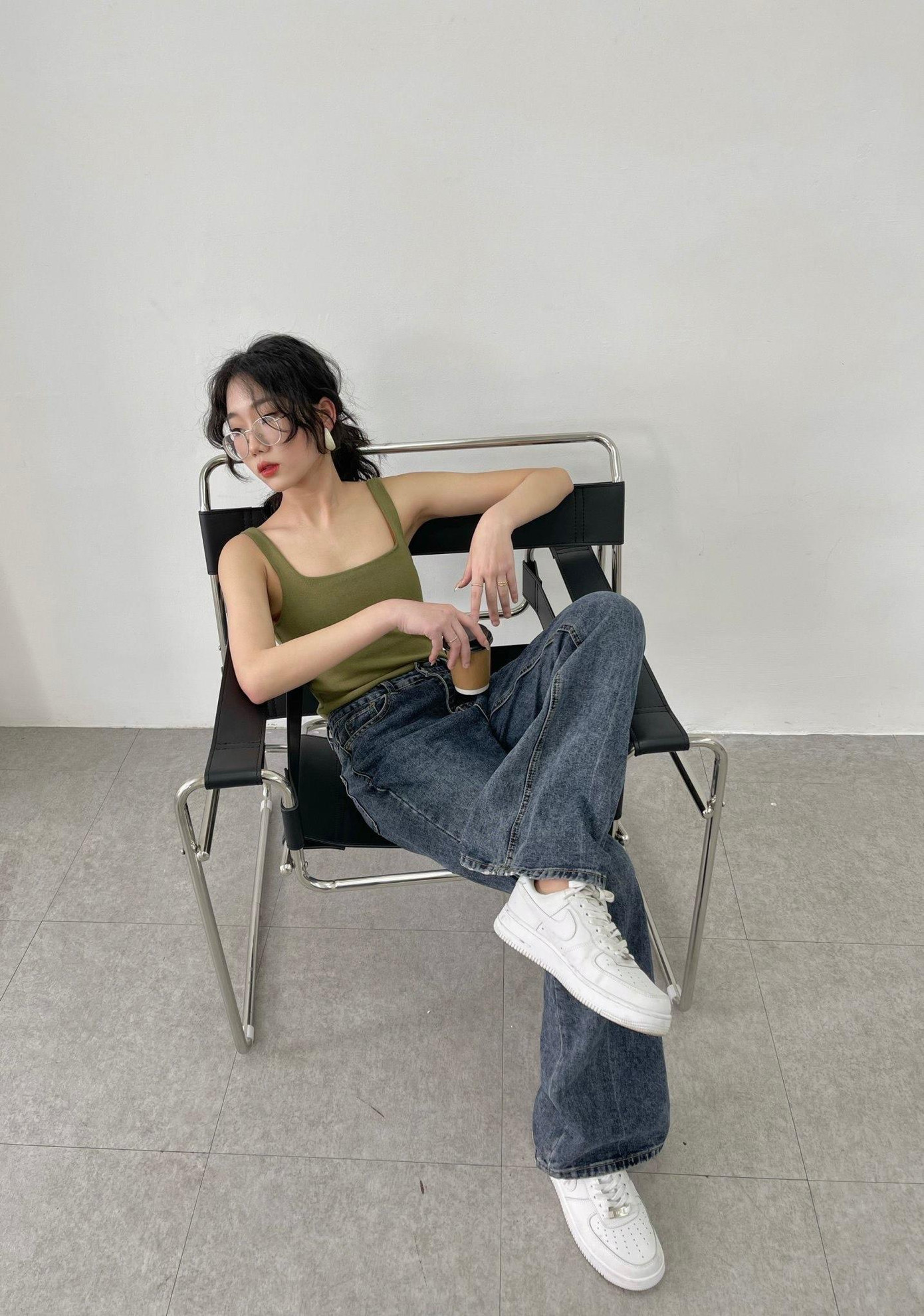 Từ một sinh viên đam mê kinh doanh trở thành model lookbook (người mẫu thời trang) được nhiều thương hiệu săn đón, Mai Linh luôn không ngừng nỗ lực và chăm chỉ luyện tập mỗi ngày.