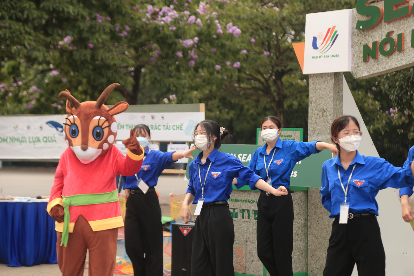 Chương trình “Gom rác nhựa - Giành huy chương xanh” nhận được sự tham gia, hưởng ứng của đông đảo giới trẻ đặc biệt là sinh viên các trường đại học.