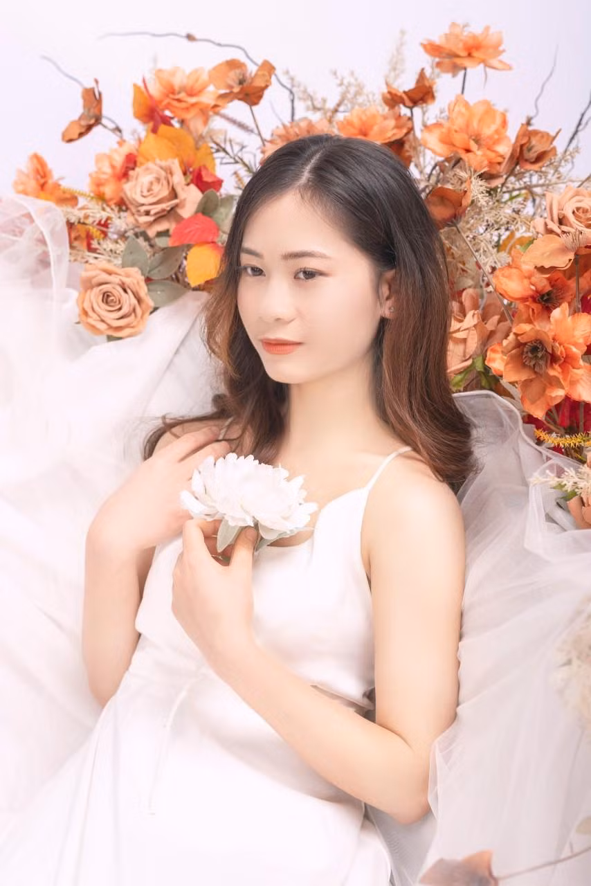 Bên cạnh hoạt động ngoại khoá, Nga cũng quan tâm tới công việc học tập và nghiên cứu khoa học.