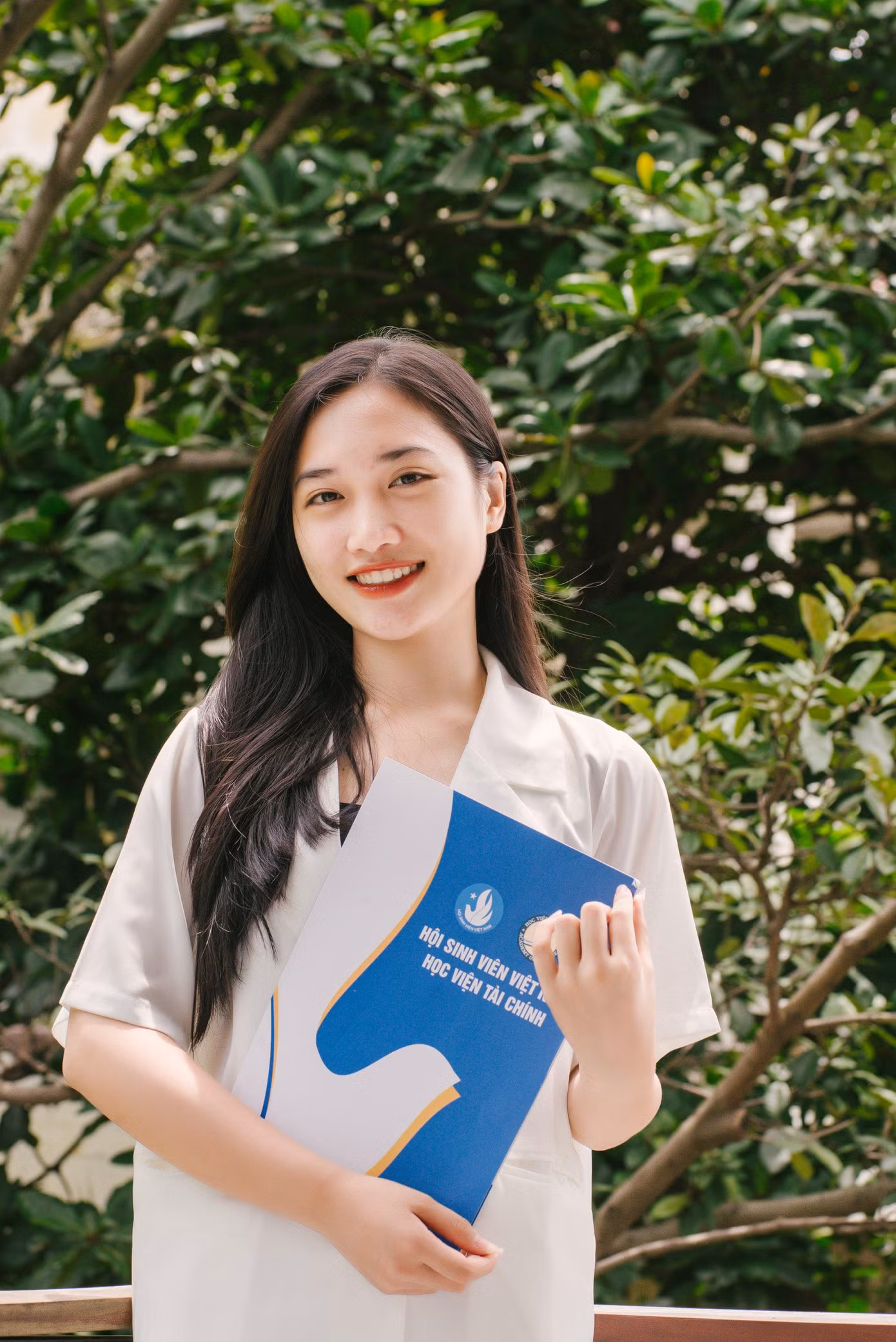 Ngọc muốn nhắn gửi tới tất cả các bạn trẻ hãy sống có trách nhiệm với tuổi trẻ của mình, sống có khát vọng, sống có hoài bão, biết cho và sẽ nhận được những điều xứng đáng.