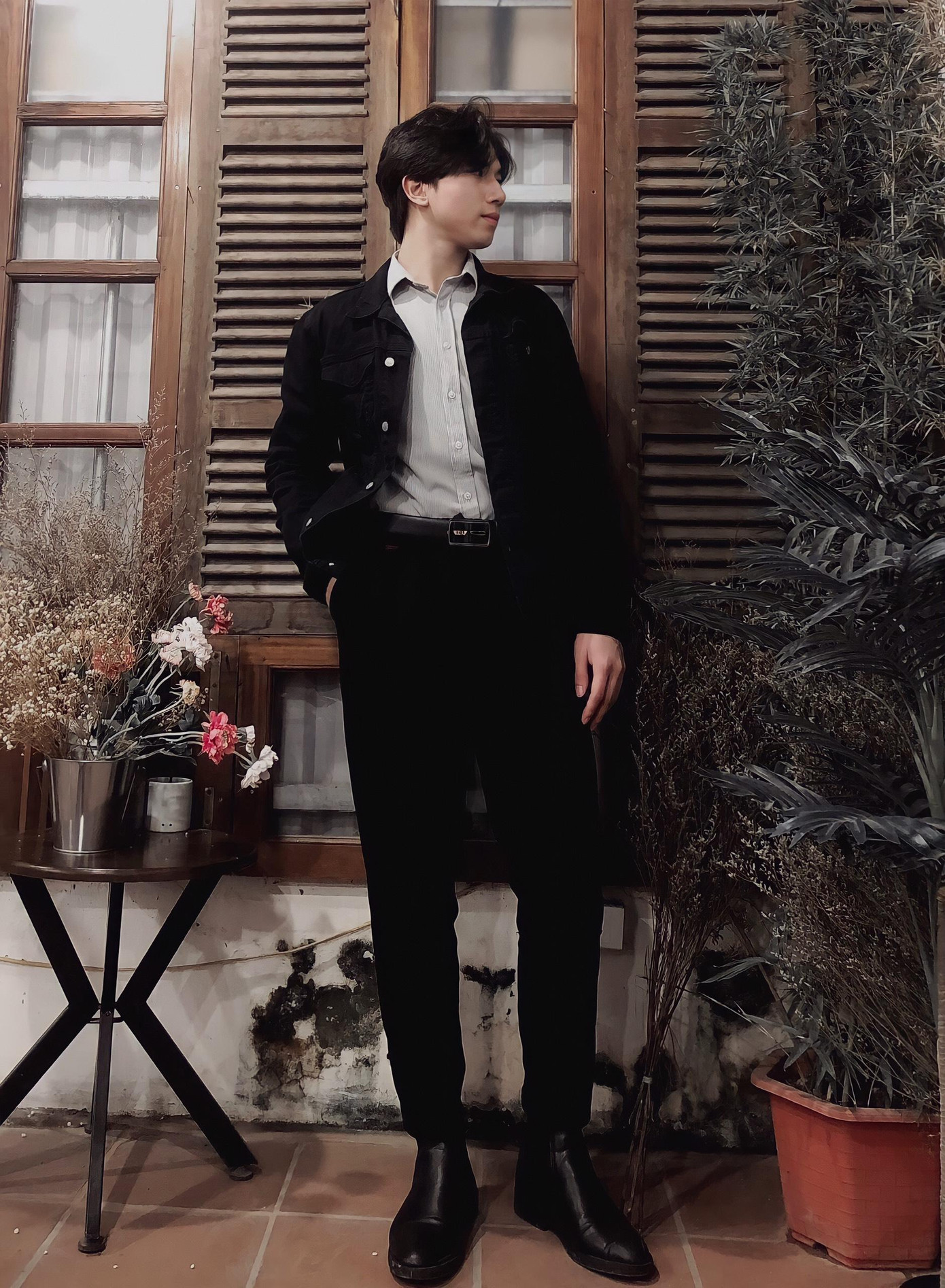 "Tuổi trẻ, ta hãy cháy hết mình với đam mê, mình còn trẻ, còn sức khỏe thì hãy cứ theo đuổi, đừng chờ đợi, đừng trì hoãn vì có thể mình sẽ bỏ lỡ mất hành trình trải nghiệm thú vị nhất trong cuộc đời” - Long chia sẻ. "Tuổi trẻ, ta hãy cháy hết mình với đam mê, mình còn trẻ, còn sức khỏe thì hãy cứ theo đuổi, đừng chờ đợi, đừng trì hoãn vì có thể mình sẽ bỏ lỡ mất hành trình trải nghiệm thú vị nhất trong cuộc đời” - Long chia sẻ.