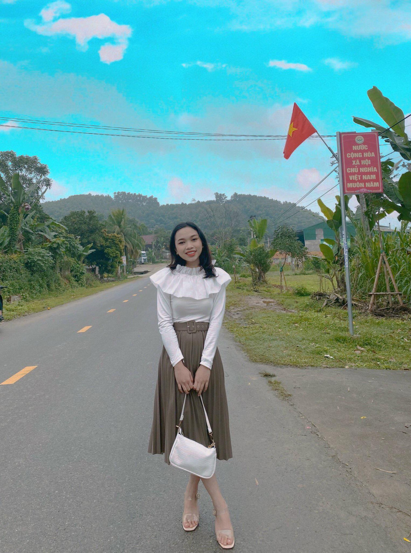 “Những ngày tuổi trẻ tưởng dài rộng mênh mông nhưng kỳ thực lại rất hữu hạn ngắn ngủi. Nên nếu còn trẻ, hãy học cách để biến tuổi trẻ của bạn thành vô giá.”