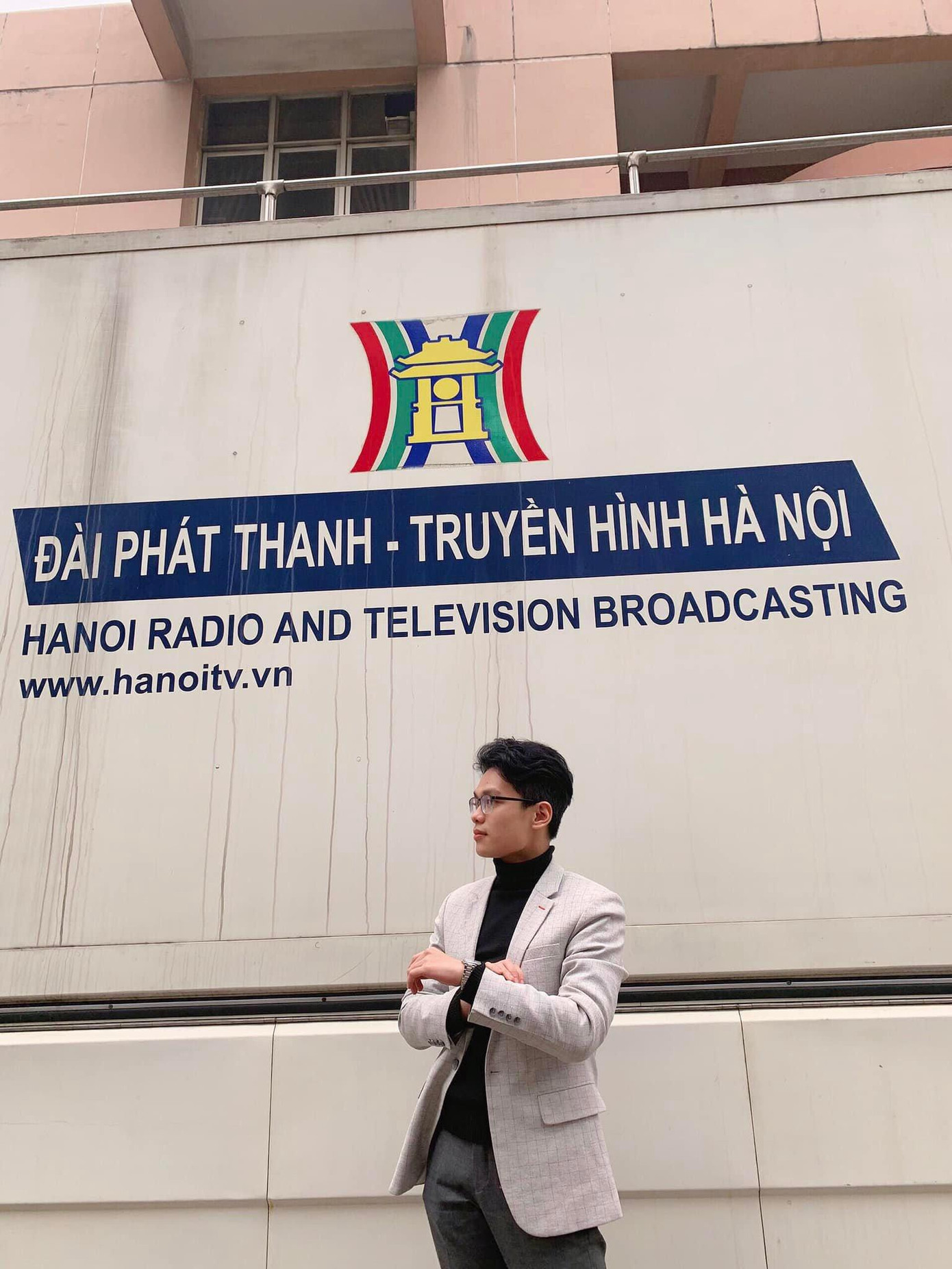 Nhờ phần thể hiện xuất sắc, Hoàng Nam trở thành Phát thanh viên của Đài Phát thanh - Truyền hình Hà Nội chỉ sau ba ngày thử việc. Nhờ phần thể hiện xuất sắc, Hoàng Nam trở thành Phát thanh viên của Đài Phát thanh - Truyền hình Hà Nội chỉ sau ba ngày thử việc.