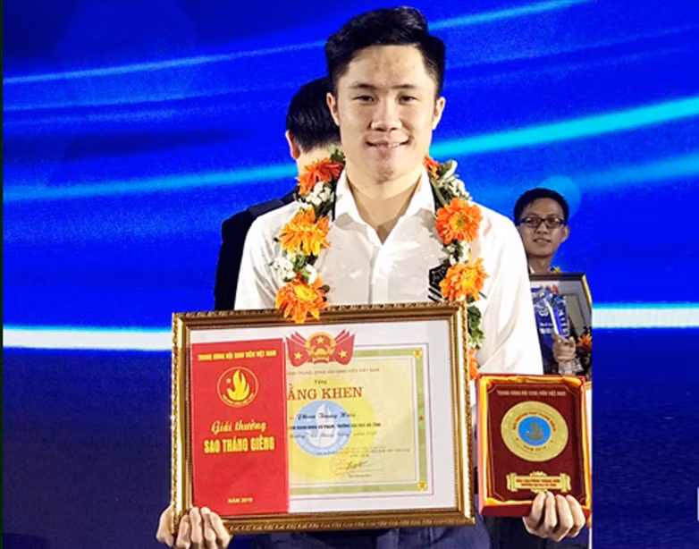 Sinh viên Nguyễn Minh Thiên nhận giải thưởng “Sao Tháng Giêng” 2019. Sinh viên Nguyễn Minh Thiên nhận giải thưởng “Sao Tháng Giêng” 2019.