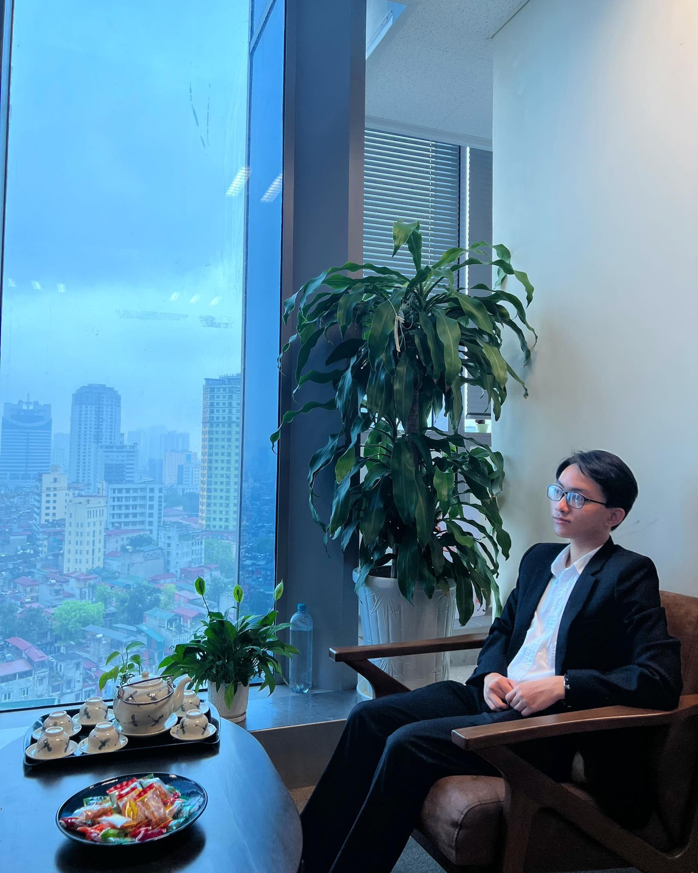 Chàng trai trẻ Lê Nhật Nam cho rằng, dù làm gì hay ở đâu thì điều quan trọng nhất vẫn là thực sự hạnh phúc với các mối quan hệ xung quanh của mình.