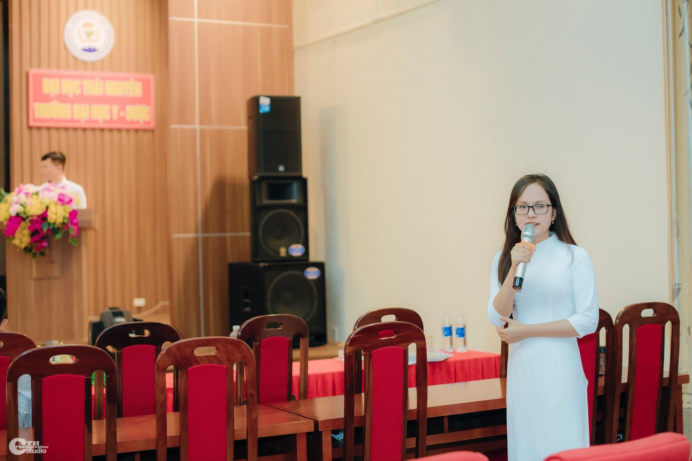 Hồng Hạnh vừa là một Phó bí thư Đoàn trường sôi nổi, tích cực với các công tác Đoàn Thanh niên, vừa giữ vững được thành tích học tập đáng ngưỡng mộ. Hồng Hạnh vừa là một Phó bí thư Đoàn trường sôi nổi, tích cực với các công tác Đoàn Thanh niên, vừa giữ vững được thành tích học tập đáng ngưỡng mộ.