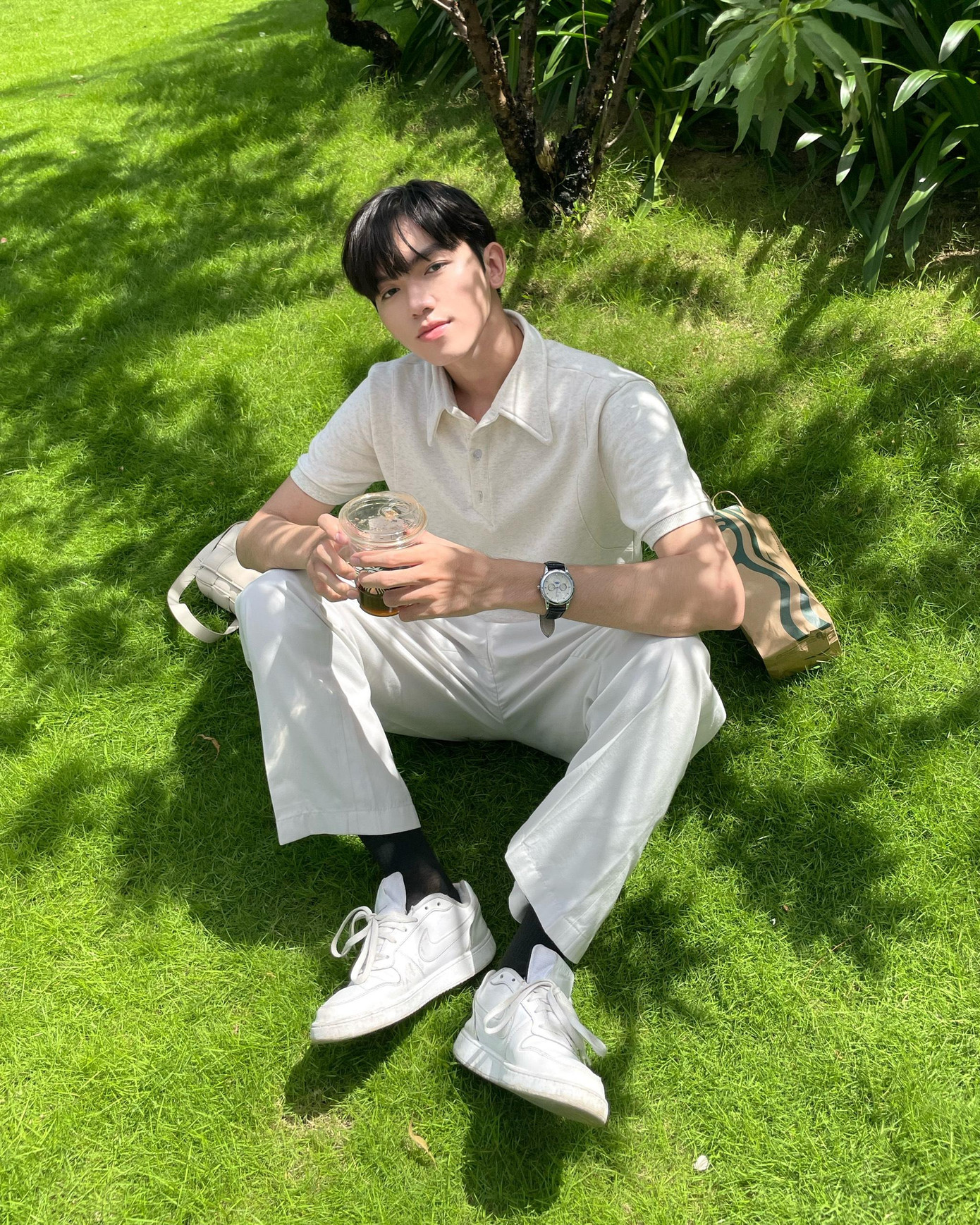 Phạm Trung Hiếu hay còn được mọi người yêu quý gọi thân mật là Chunhiu (sinh năm 2002), hiện đang là sinh viên ngành Thiết kế đồ họa tại trường Đại học Văn Lang.