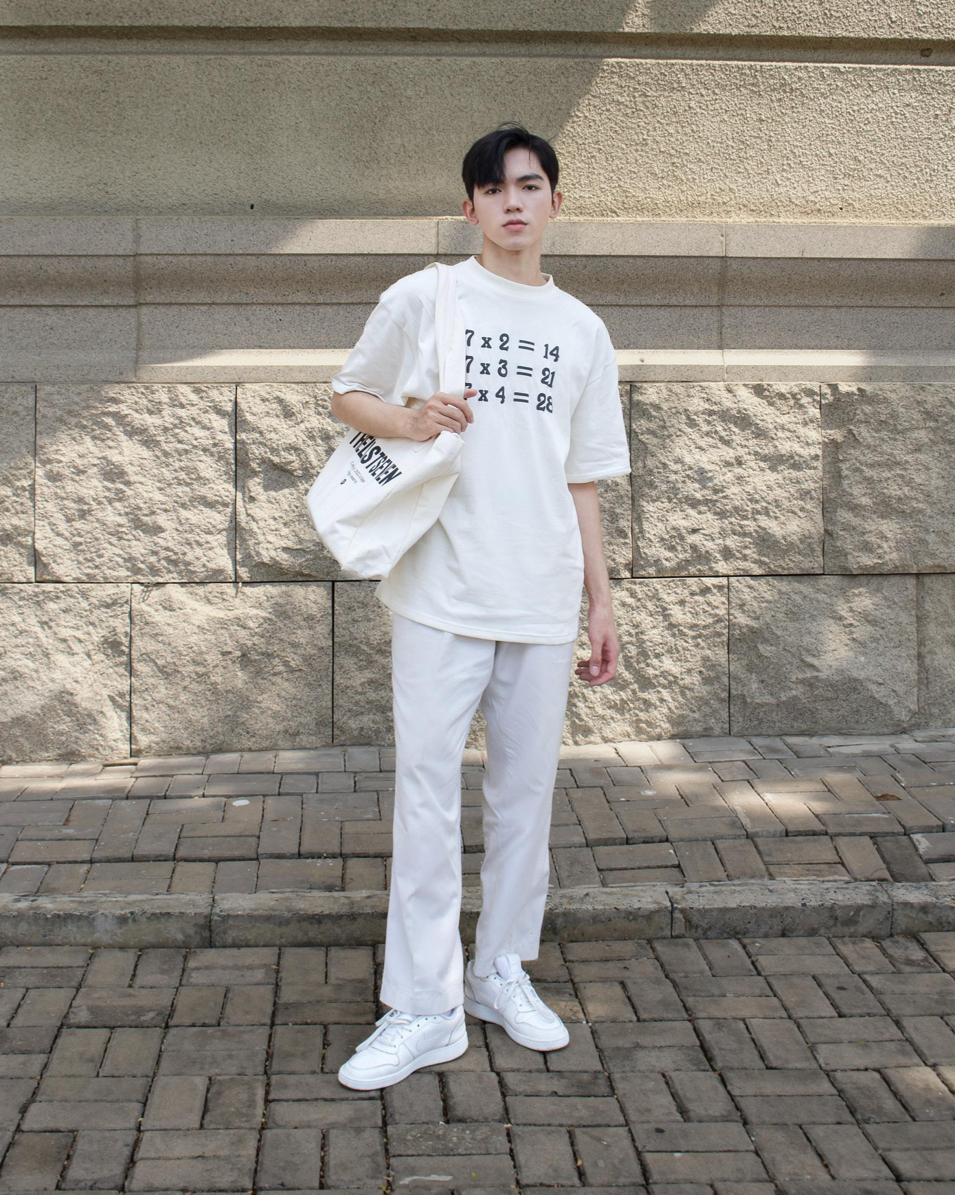 Xác định rõ con đường mình theo đuổi còn nhiều chông gai, vì vậy Trung Hiếu luôn cố gắng không ngừng trên con đường sự nghiệp và hoàn thiện bản thân.