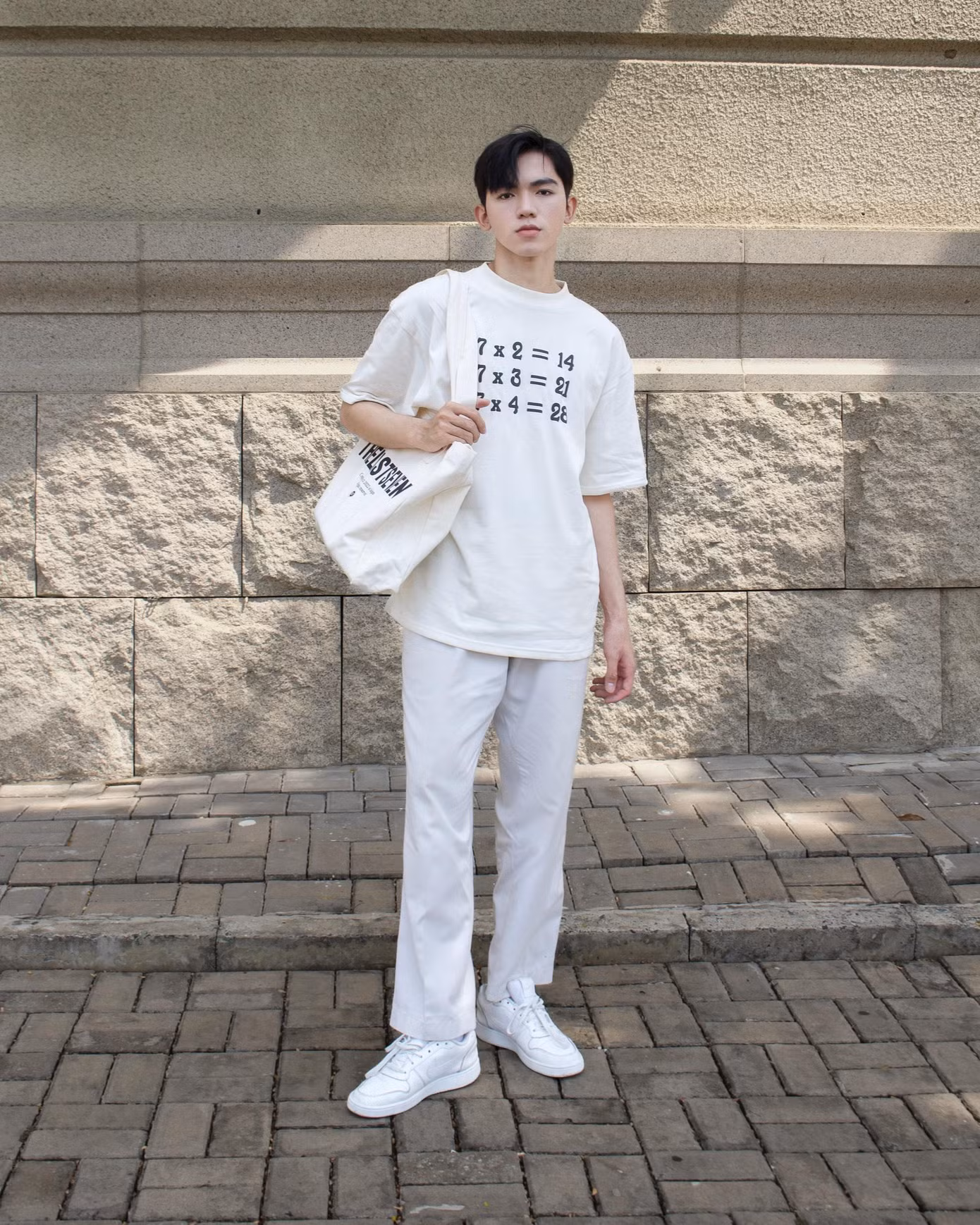 Xác định rõ con đường mình theo đuổi còn nhiều chông gai, vì vậy Trung Hiếu luôn cố gắng không ngừng trên con đường sự nghiệp và hoàn thiện bản thân.