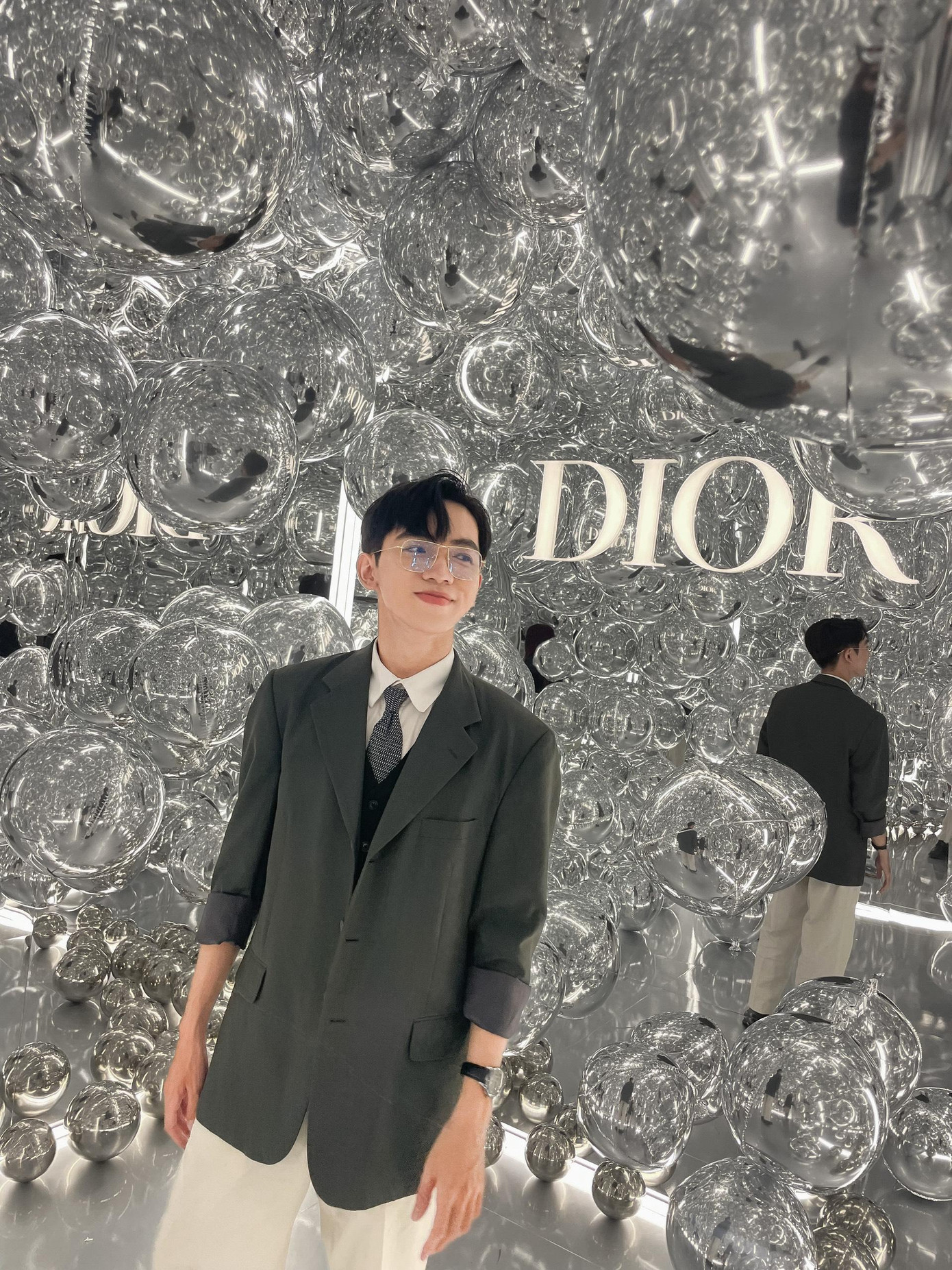 Bên cạnh công việc KOL, Trung Hiếu còn dành một niềm đam mê đặc biệt khác cho Nhiếp ảnh, với ước mơ, có thể biến mọi suy nghĩ của mình trở thành hình ảnh và chúng sẽ được mọi người biết đến.