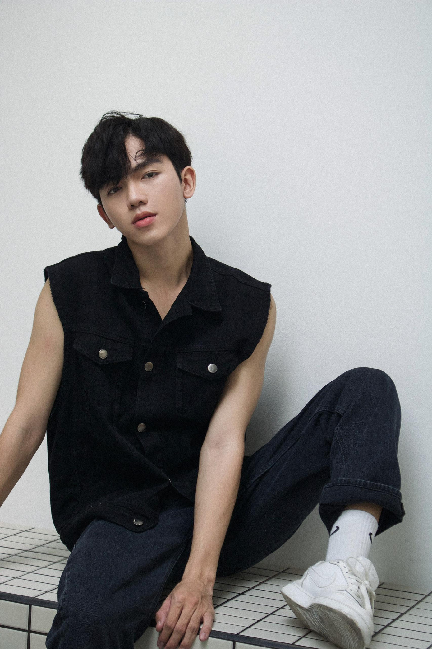 Sở hữu gương mặt điển trai, mang nét cuốn hút, cùng chiều cao lý tưởng, bên cạnh công việc học, Trung Hiếu còn được biết đến là một KOL khá có tiếng tại Sài Thành.