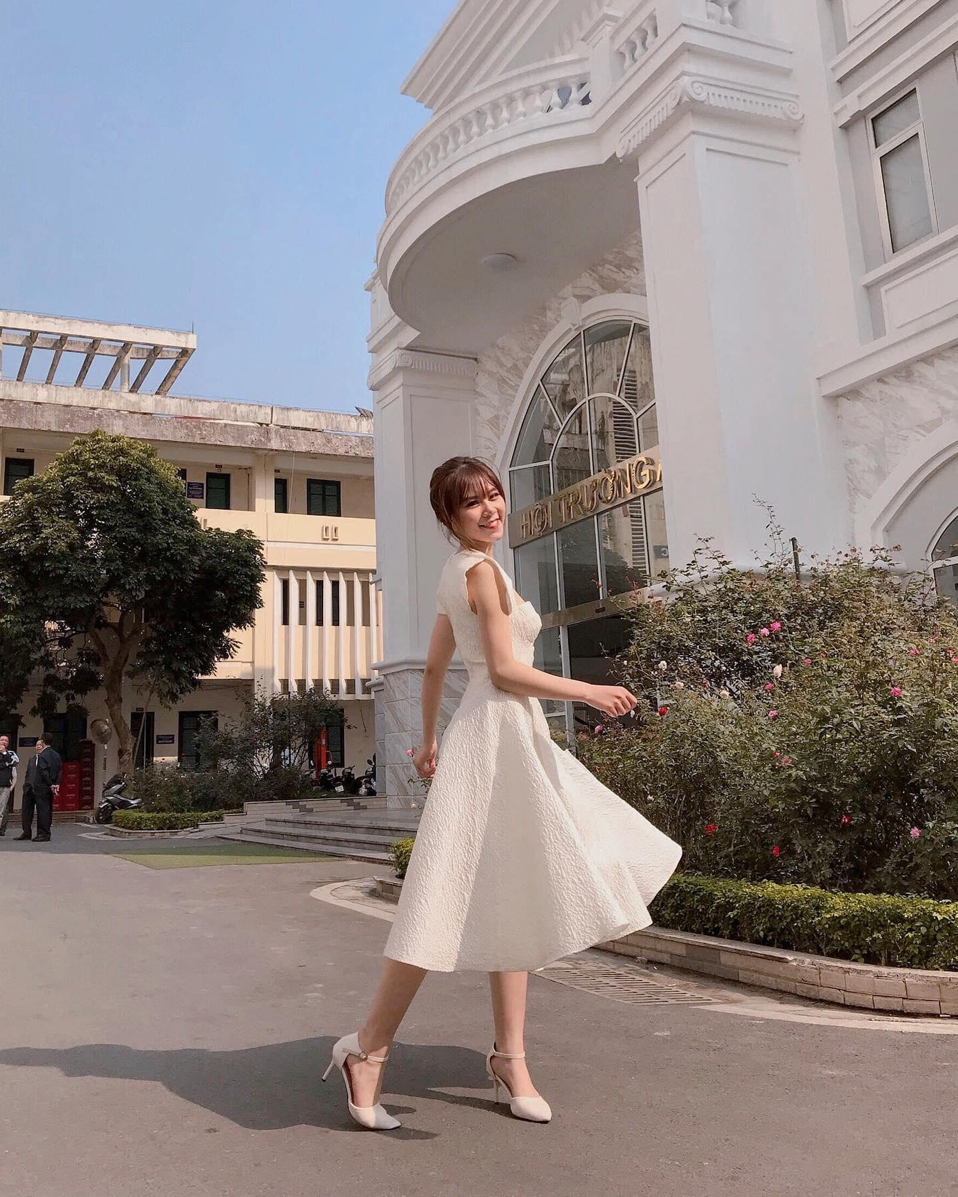 Cô mong muốn truyền tải tinh thần tích cực cùng nguồn năng lượng sống dồi dào tới các bạn trẻ. Cô mong muốn truyền tải tinh thần tích cực cùng nguồn năng lượng sống dồi dào tới các bạn trẻ.