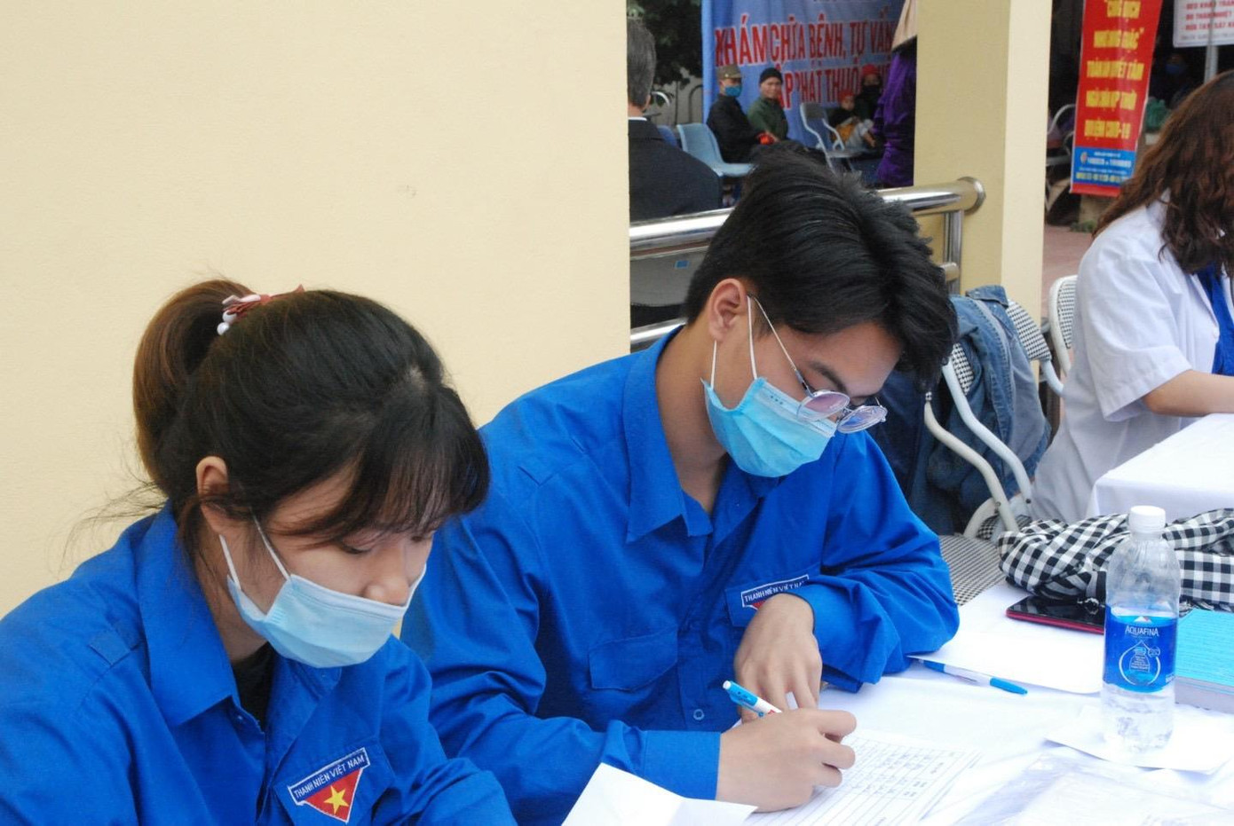 Là một người trẻ nhiệt huyết, Tùng đã xung phong đi tình nguyện ở vùng sâu xa từ năm nhất tới những bản làng khó khăn ở vùng cao. Là một người trẻ nhiệt huyết, Tùng đã xung phong đi tình nguyện ở vùng sâu xa từ năm nhất tới những bản làng khó khăn ở vùng cao.