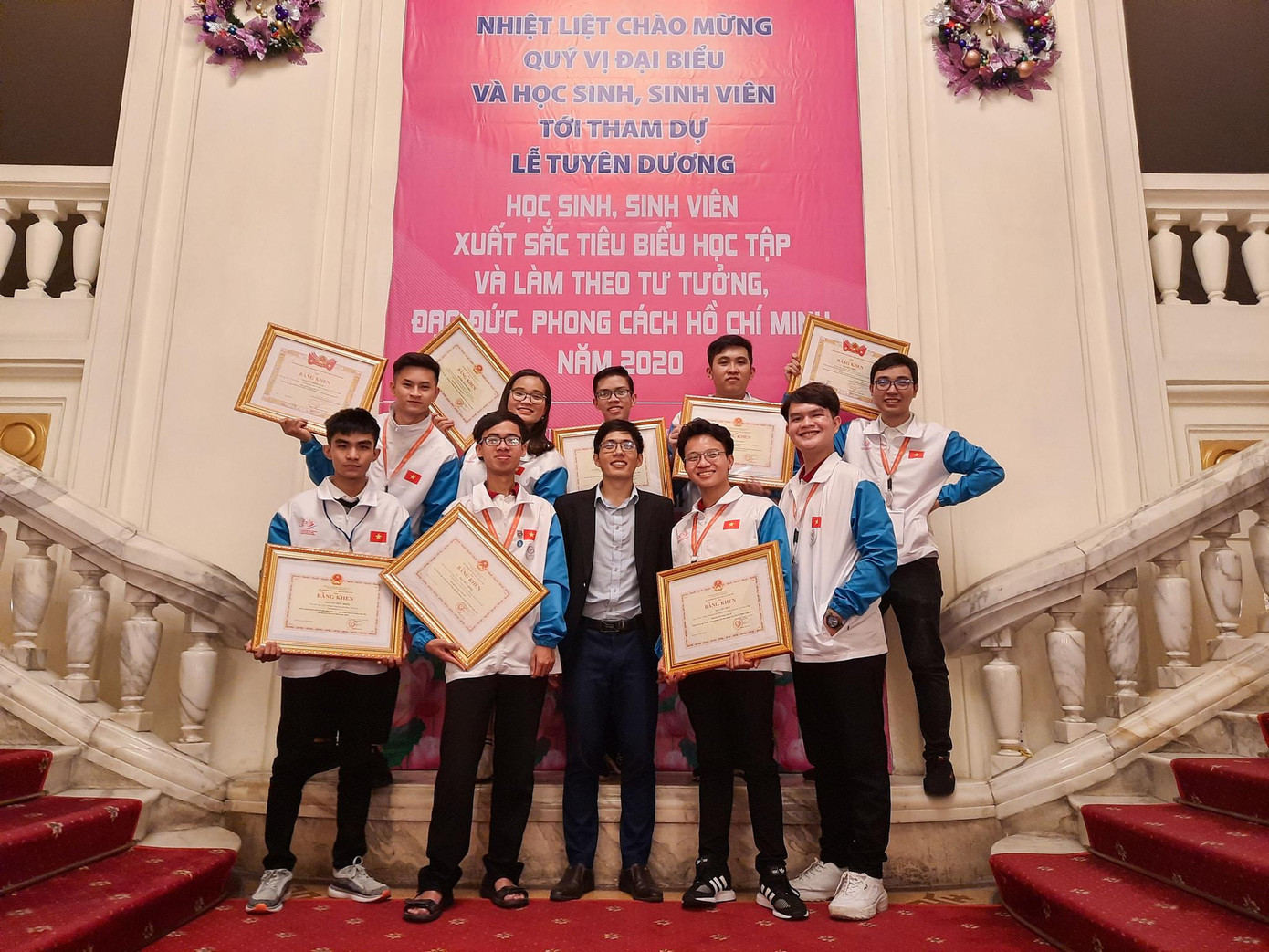 Chung kết Tuổi trẻ học tập và làm theo tư tưởng, đạo đức, phong cách Hồ Chí Minh. Chung kết Tuổi trẻ học tập và làm theo tư tưởng, đạo đức, phong cách Hồ Chí Minh.