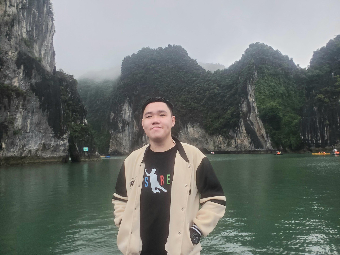 Chàng trai nhắn nhủ tới mọi người trong dịp nghỉ lễ: "Hãy nhớ giữ gìn sức khỏe cho mình và những người thân yêu của chúng ta nhé!”