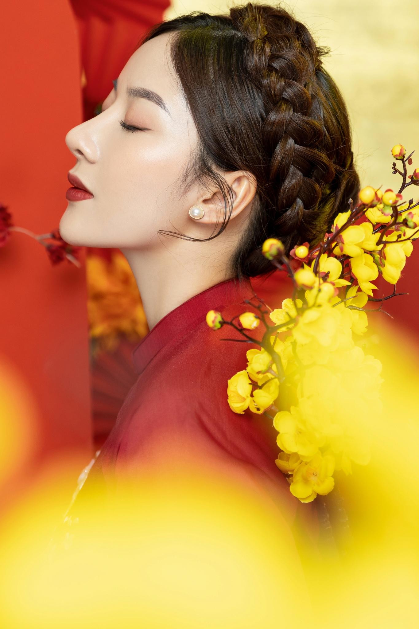 Hứa Như Quỳnh &apos;gieo thương nhớ&apos; với góc nghiêng thần thánh.