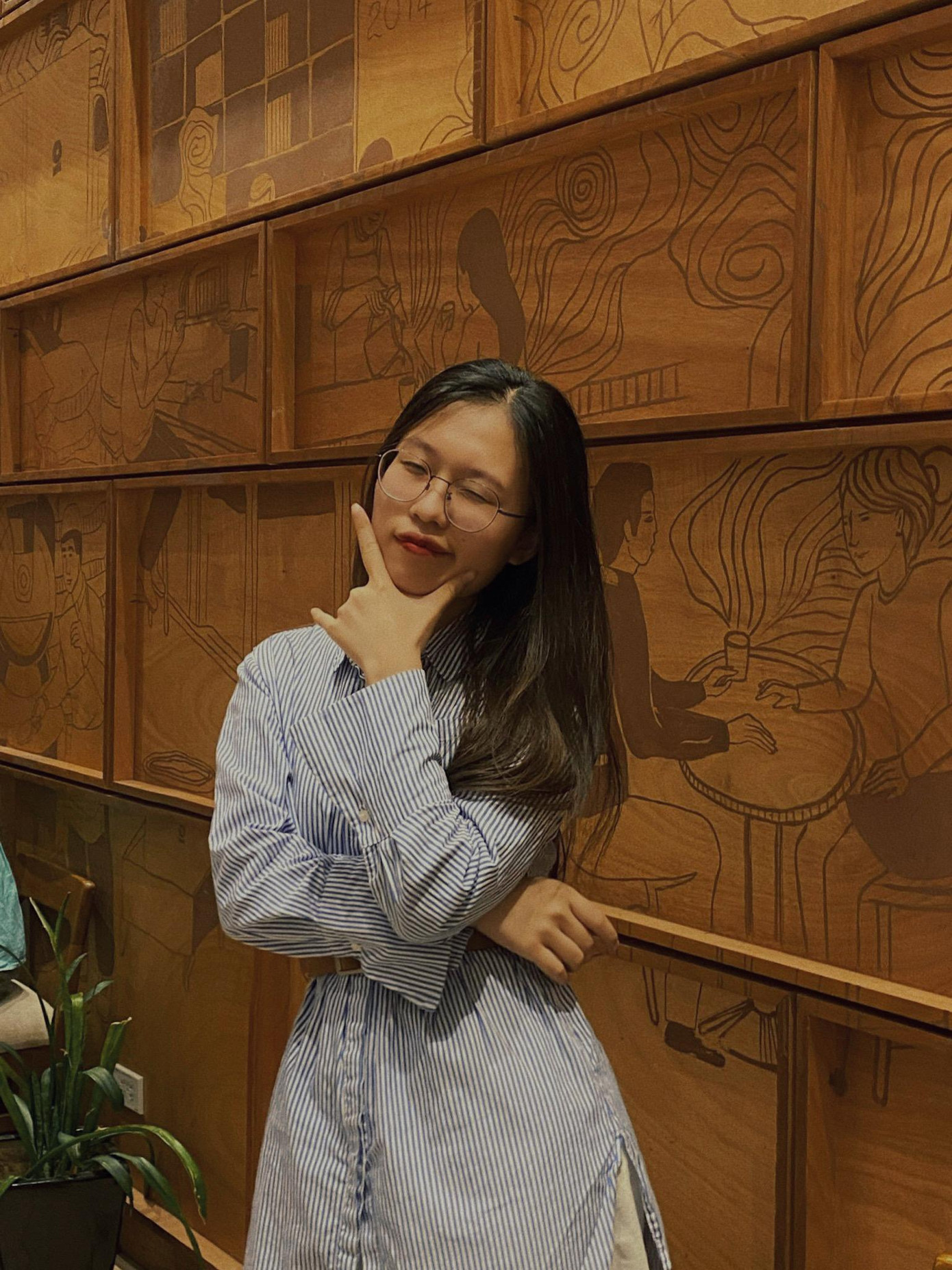 Cô nàng sở hữu cho mình một bảng vàng thành tích học tập cũng như hoạt động ngoại khóa. Cô nàng sở hữu cho mình một bảng vàng thành tích học tập cũng như hoạt động ngoại khóa.