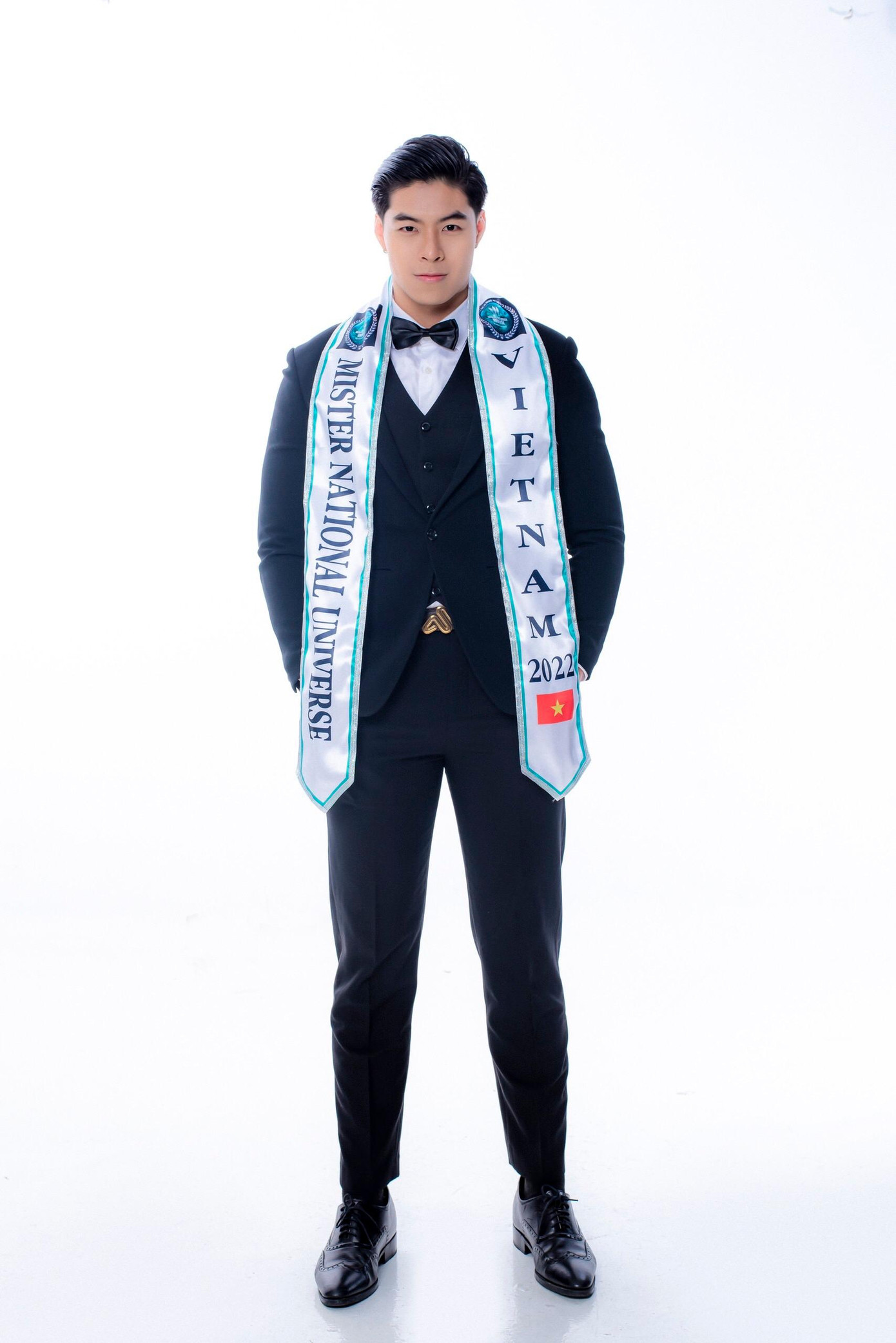 Việt Hoàng trở thành đại diện Việt Nam thi Mister National Universe 2022. Việt Hoàng trở thành đại diện Việt Nam thi Mister National Universe 2022.