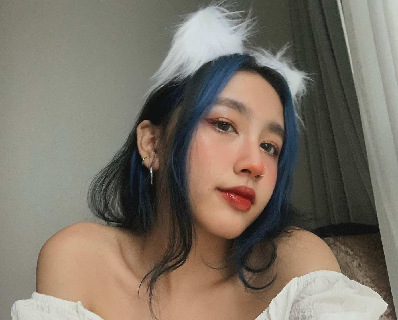 Ngoài tiếng Việt, Chiêu Nghi thành thạo 3 thứ tiếng: Anh, Tây Ban Nha, Trung Quốc