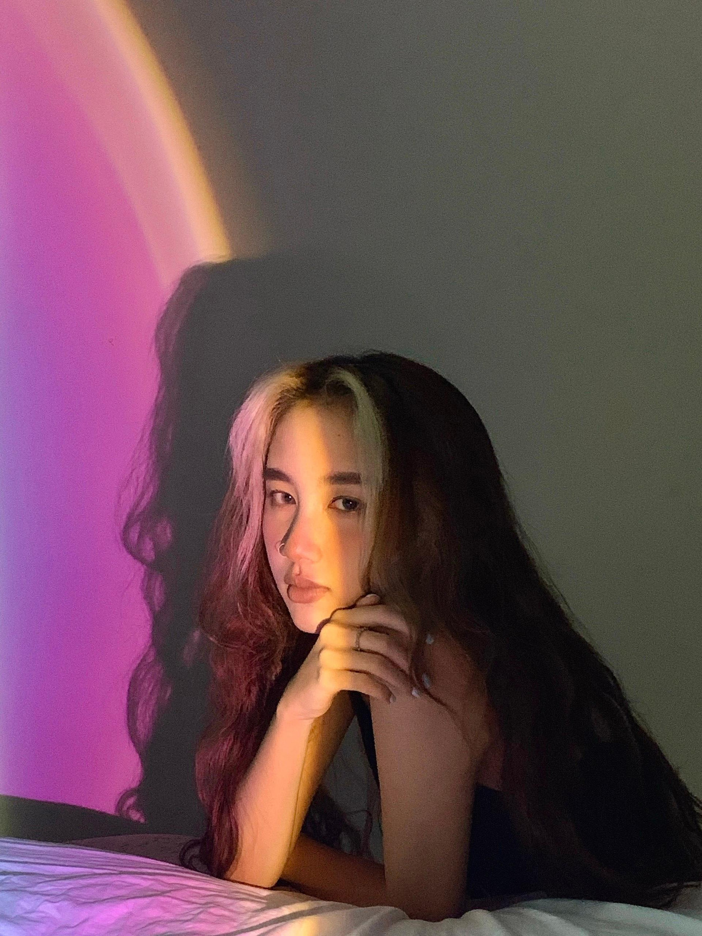 Ngoài việc học, Chiêu Nghi tham gia công việc KOL và mẫu ảnh