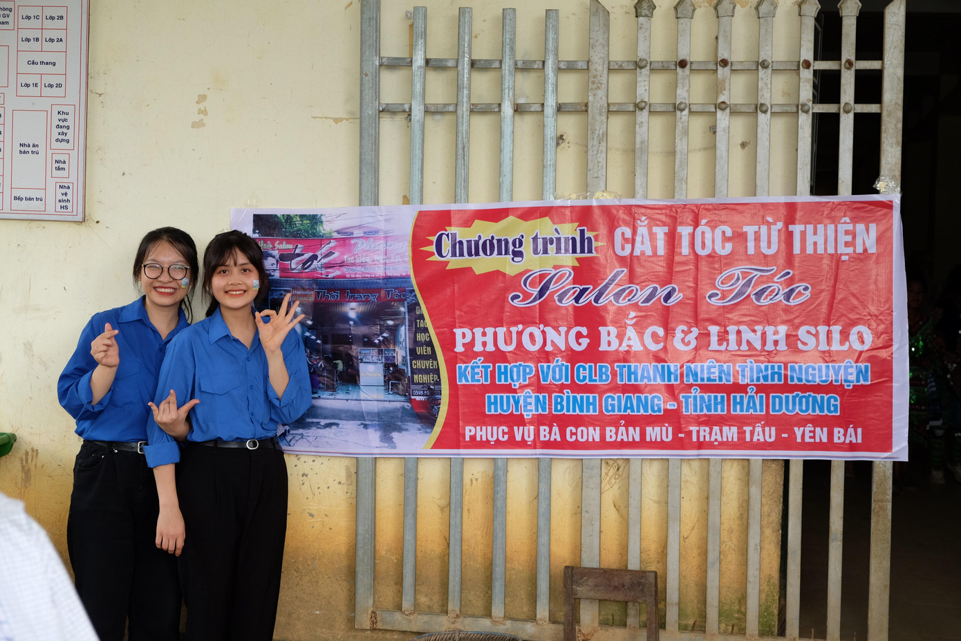 Salon tóc Phương Bắc & Linh Silo kết hợp với Câu lạc bộ Thanh niên tình nguyện huyện Bình Giang - Tỉnh Hải Dương phục vụ bà con xã Bản Mù, huyện Trạm Tấu, tỉnh Yên Bái. Salon tóc Phương Bắc & Linh Silo kết hợp với Câu lạc bộ Thanh niên tình nguyện huyện Bình Giang - Tỉnh Hải Dương phục vụ bà con xã Bản Mù, huyện Trạm Tấu, tỉnh Yên Bái.