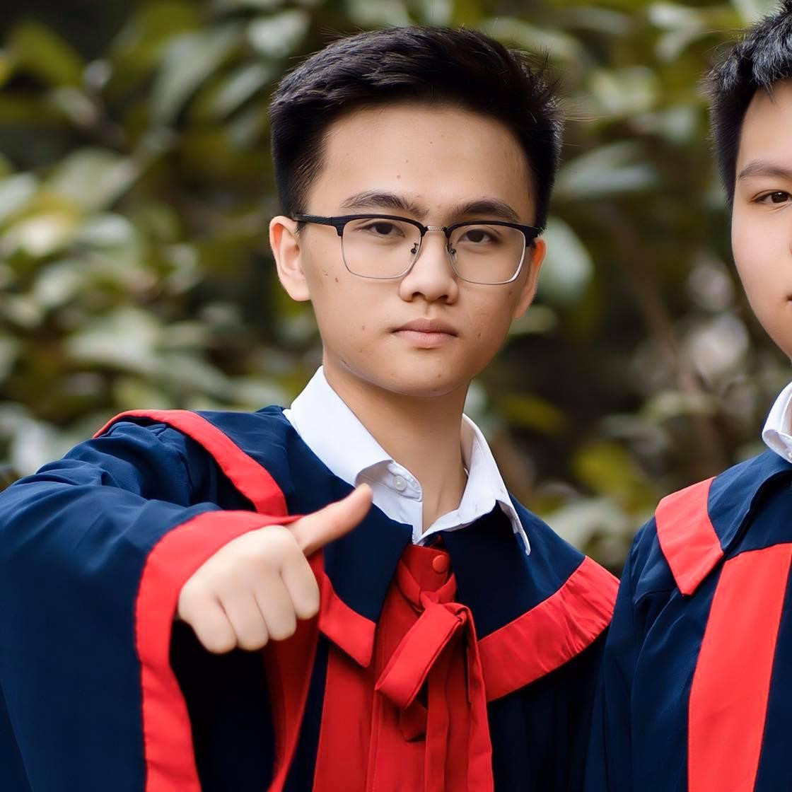 Huy Sơn hiện đang là sinh viên năm hai ngành Kỹ thuật Điện tử - Viễn thông tại Đại học Bách khoa Hà Nội. Huy Sơn hiện đang là sinh viên năm hai ngành Kỹ thuật Điện tử - Viễn thông tại Đại học Bách khoa Hà Nội.